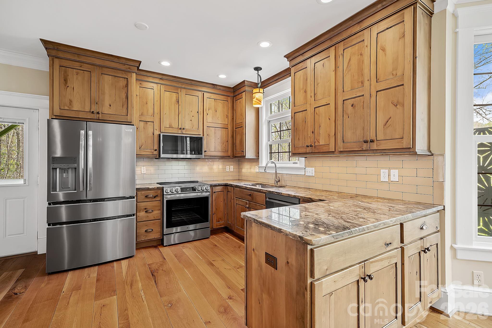 main property photo 8