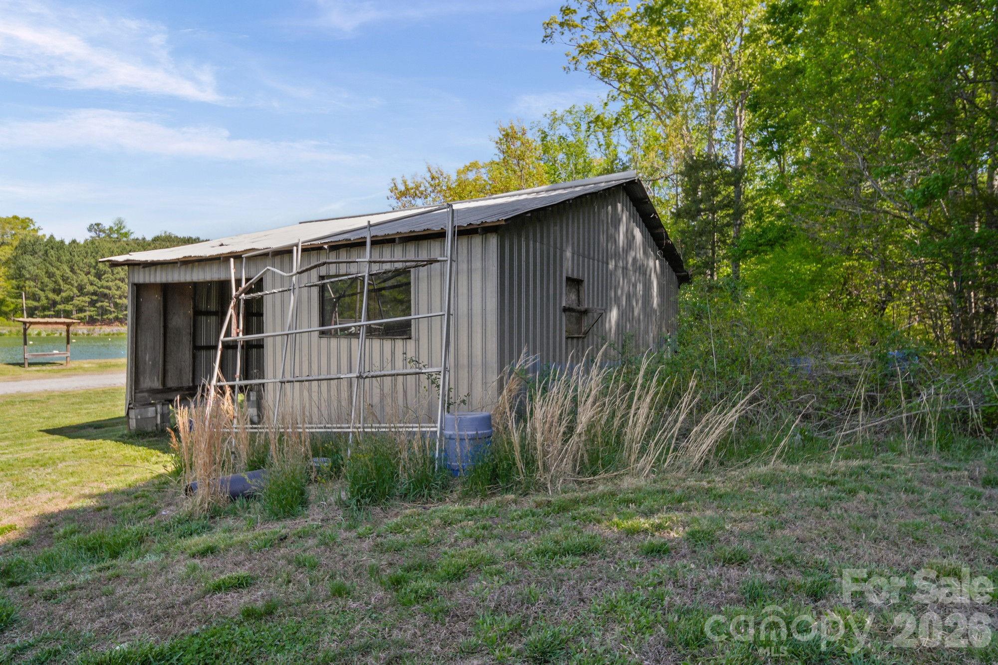 main property photo 28