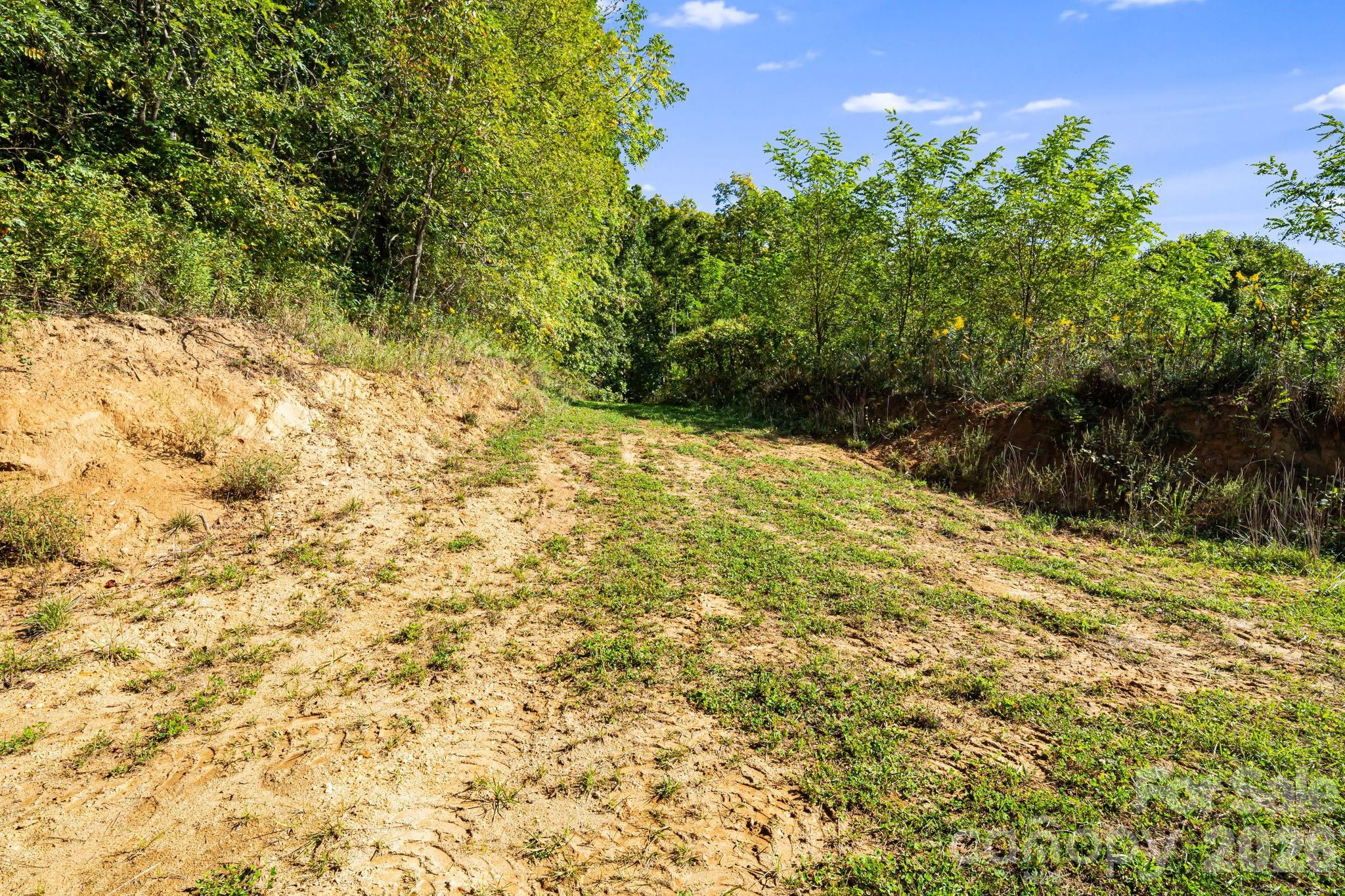 main property photo 32