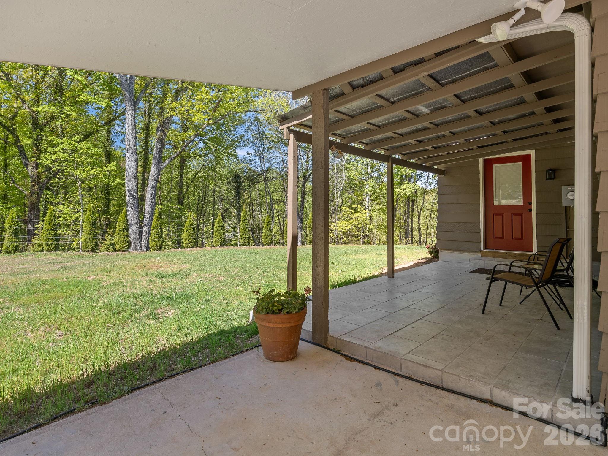 main property photo 10