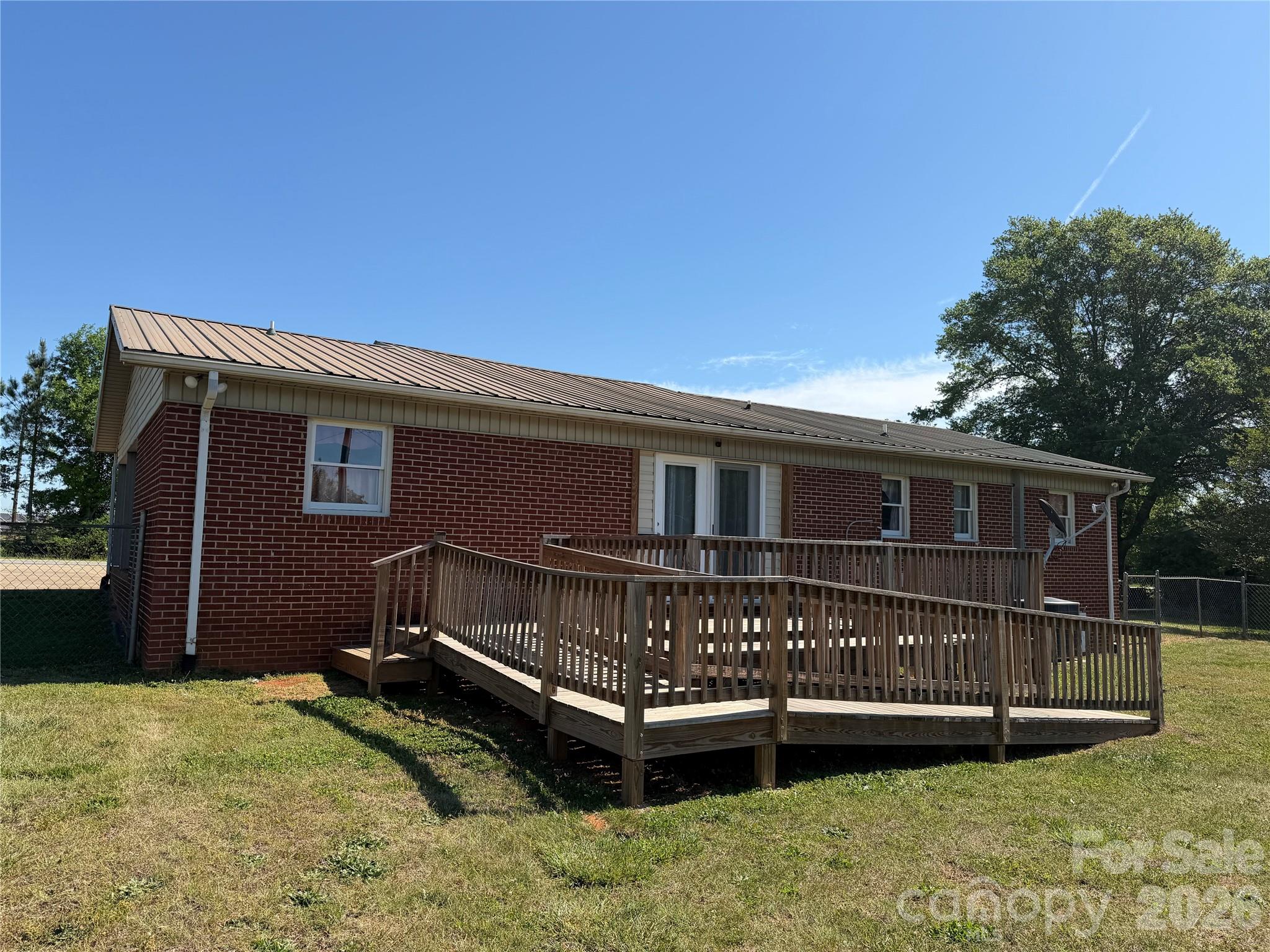 main property photo 28