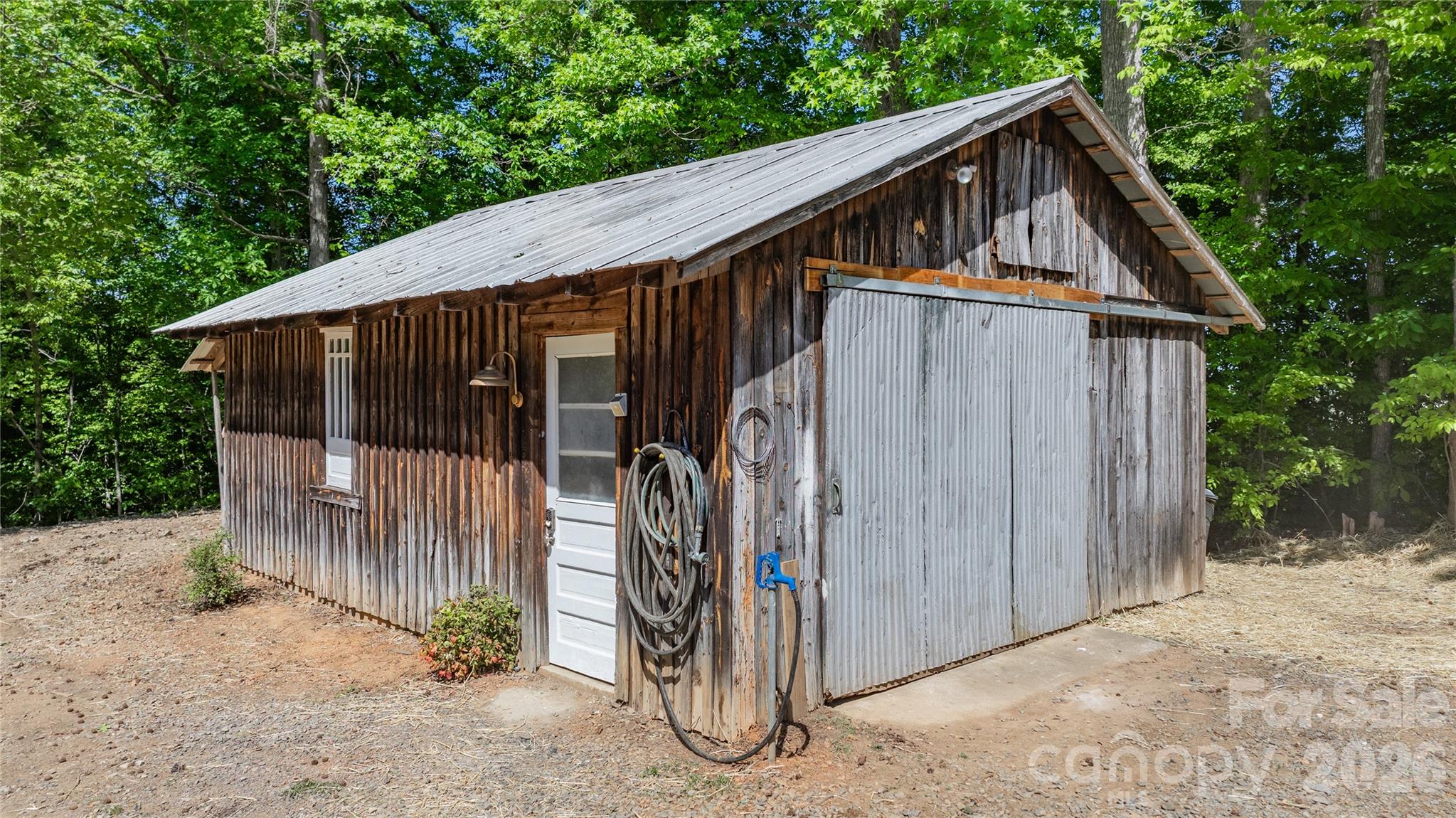 main property photo 40