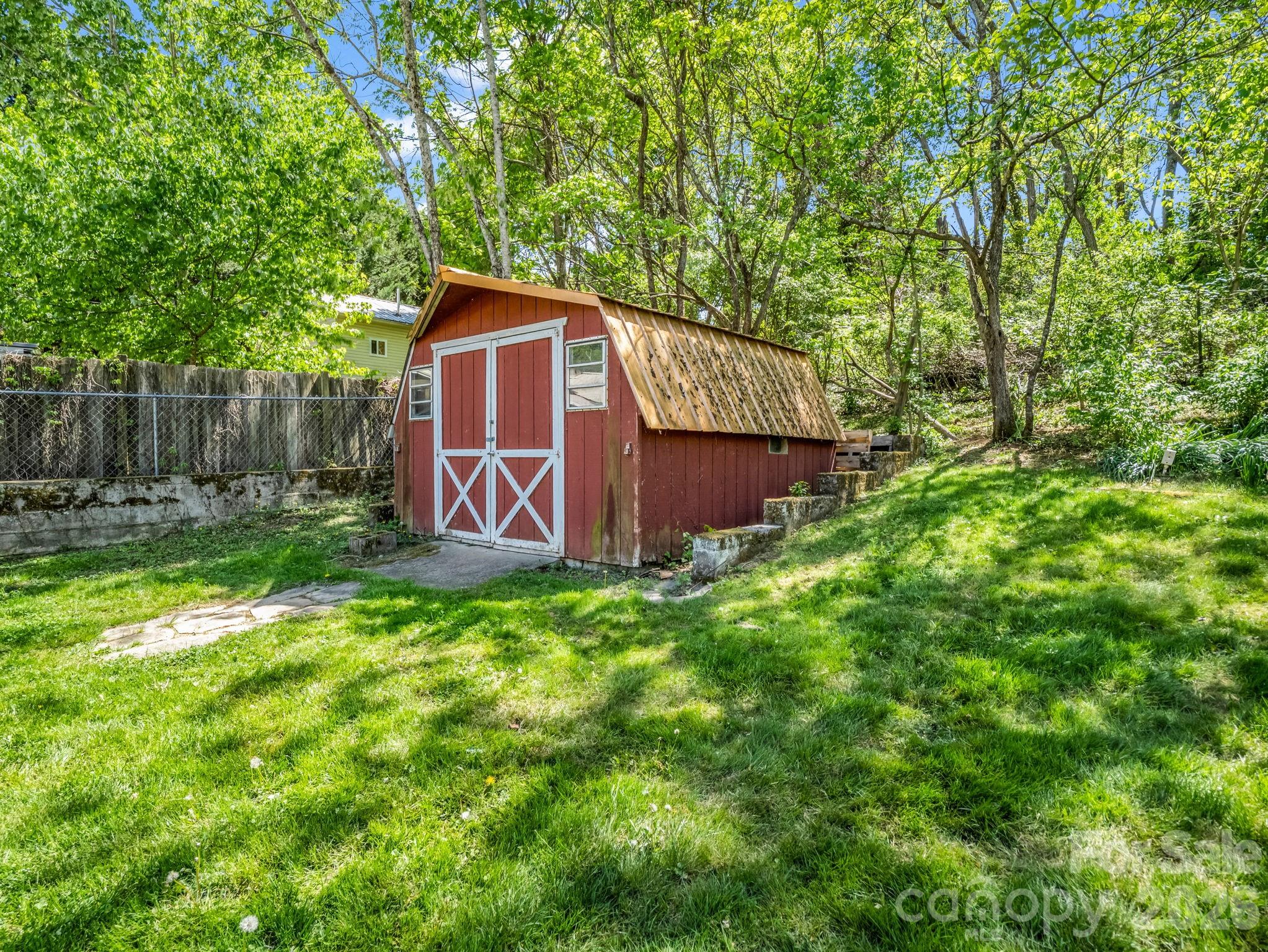 main property photo 25