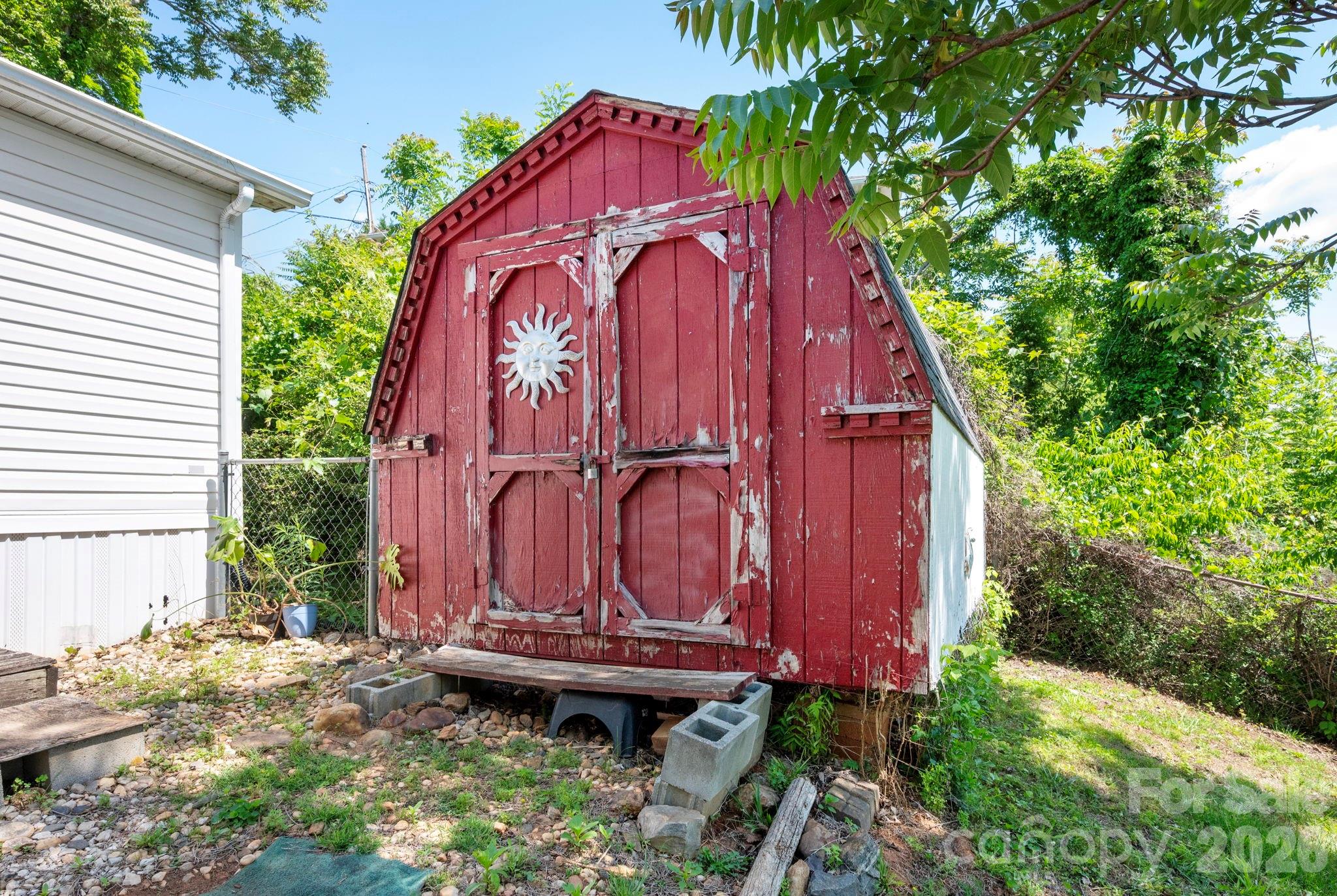 main property photo 31