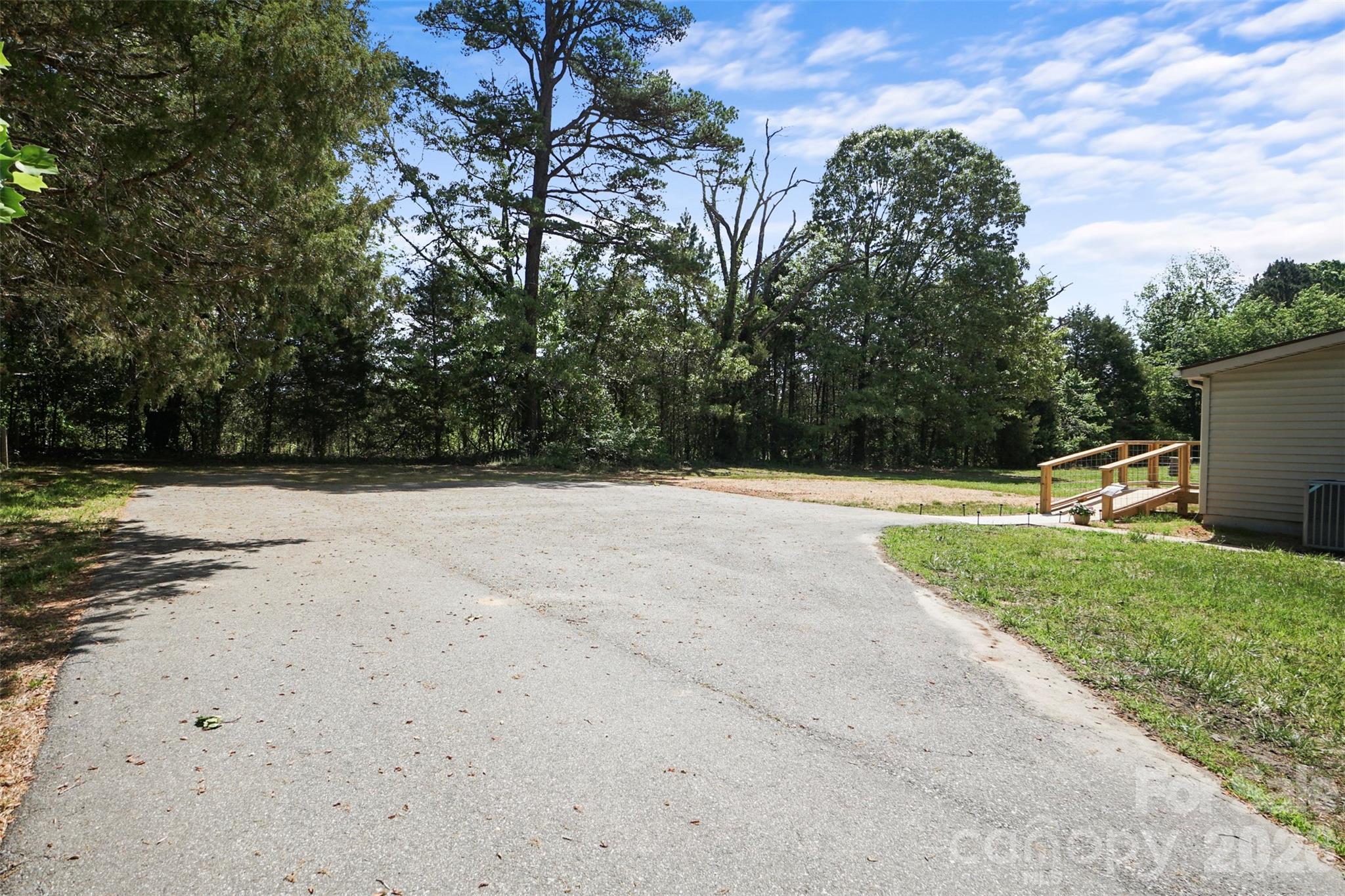 main property photo 40