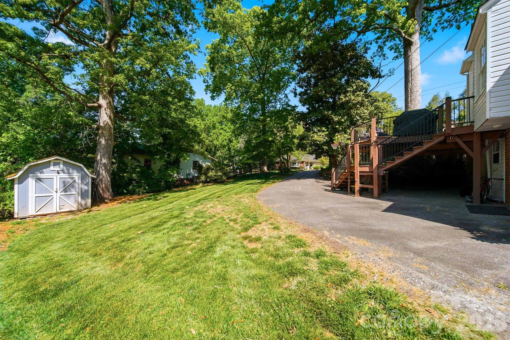 main property photo 35