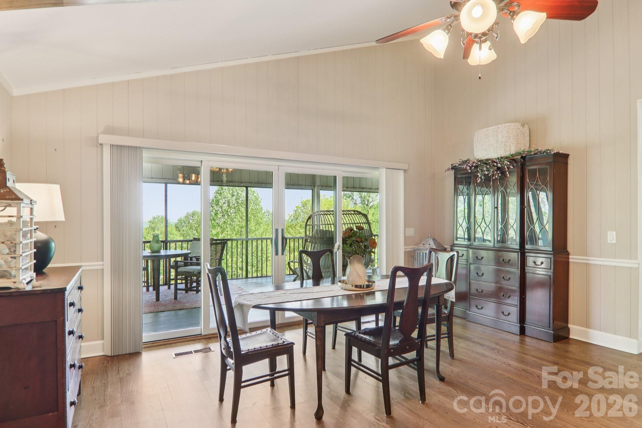 property viewer photo 12