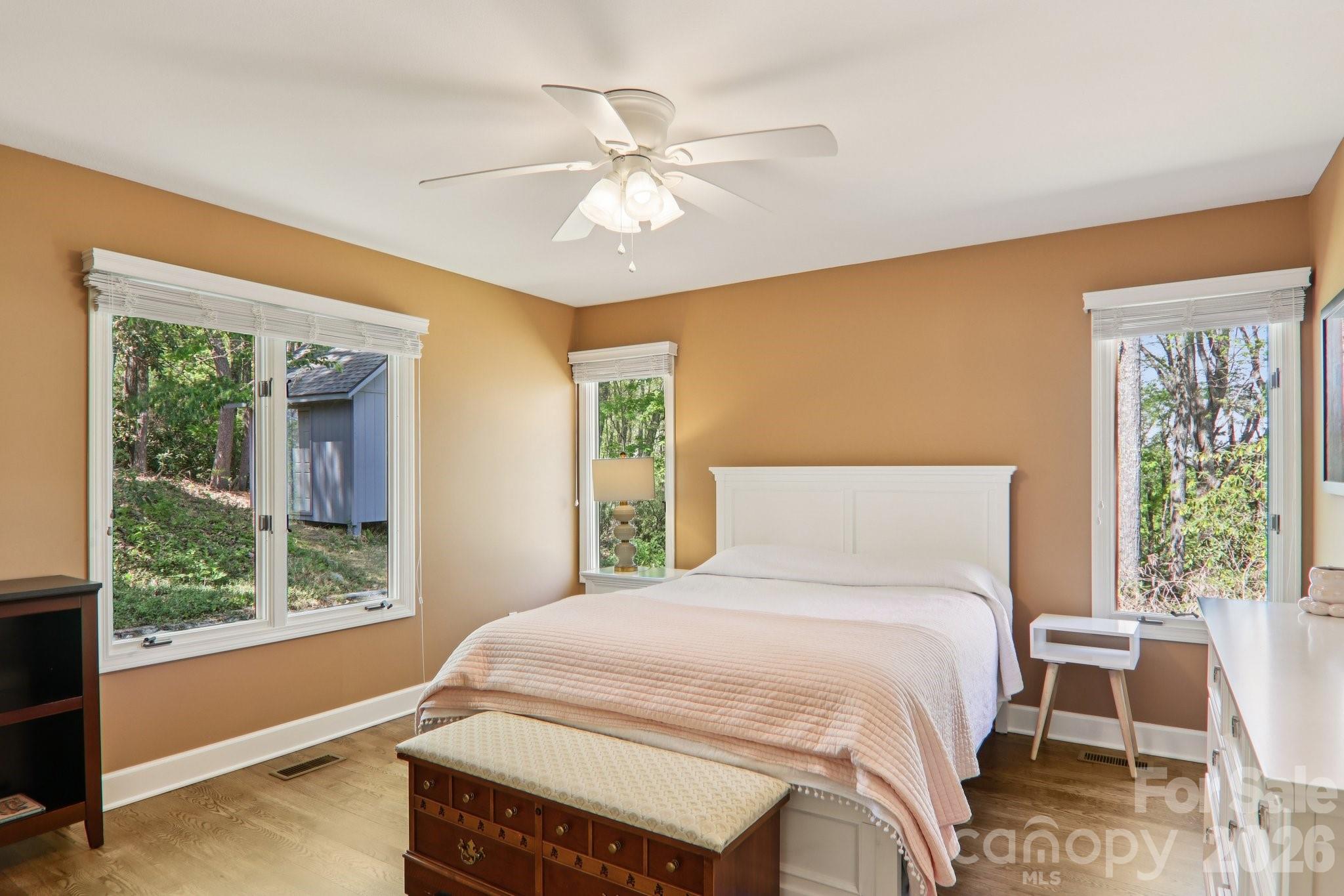 property viewer photo 20