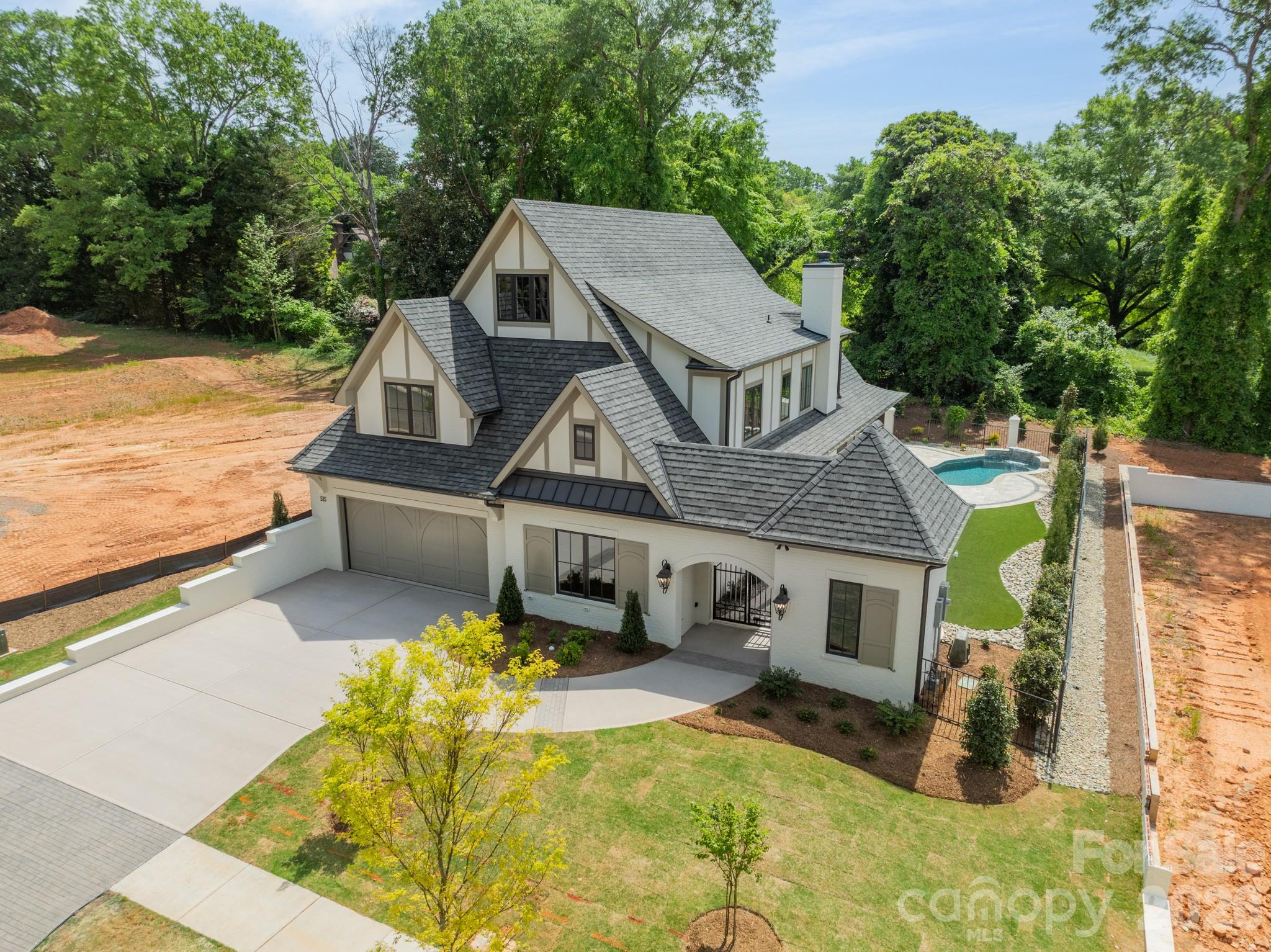 main property photo 5