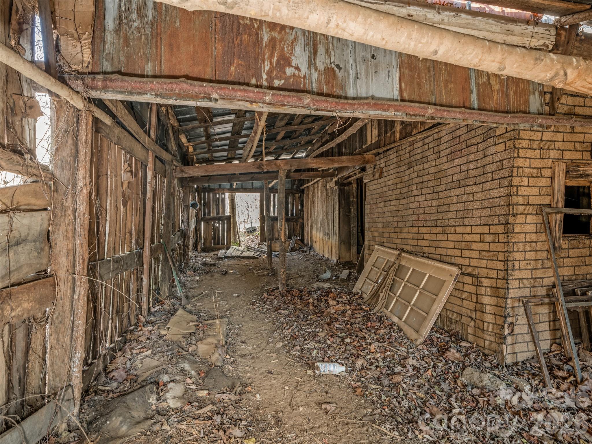 main property photo 16