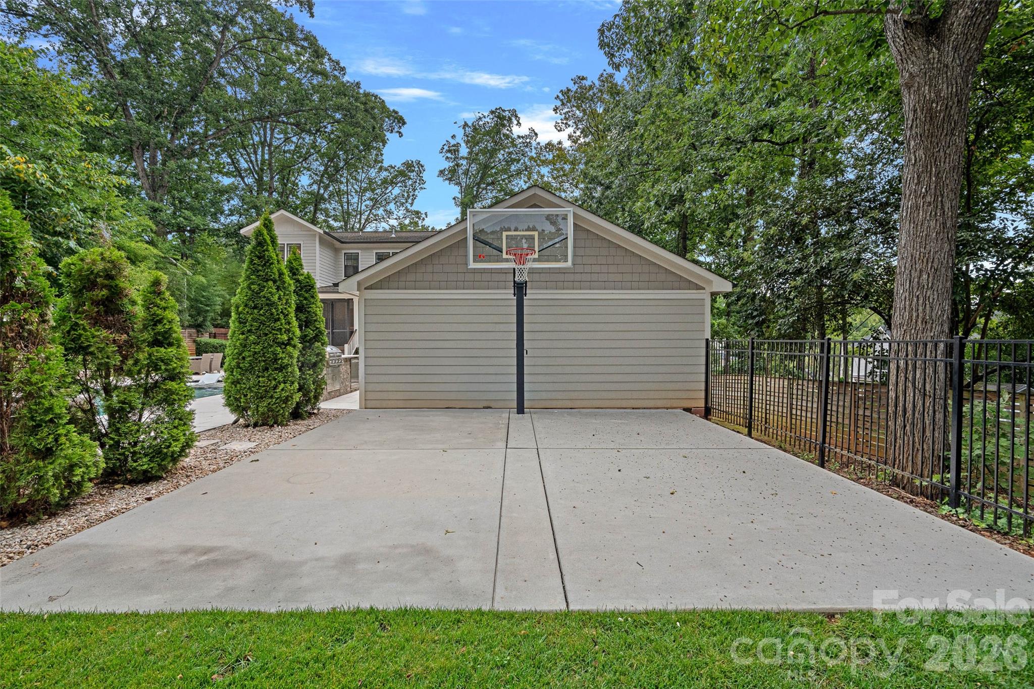 main property photo 38