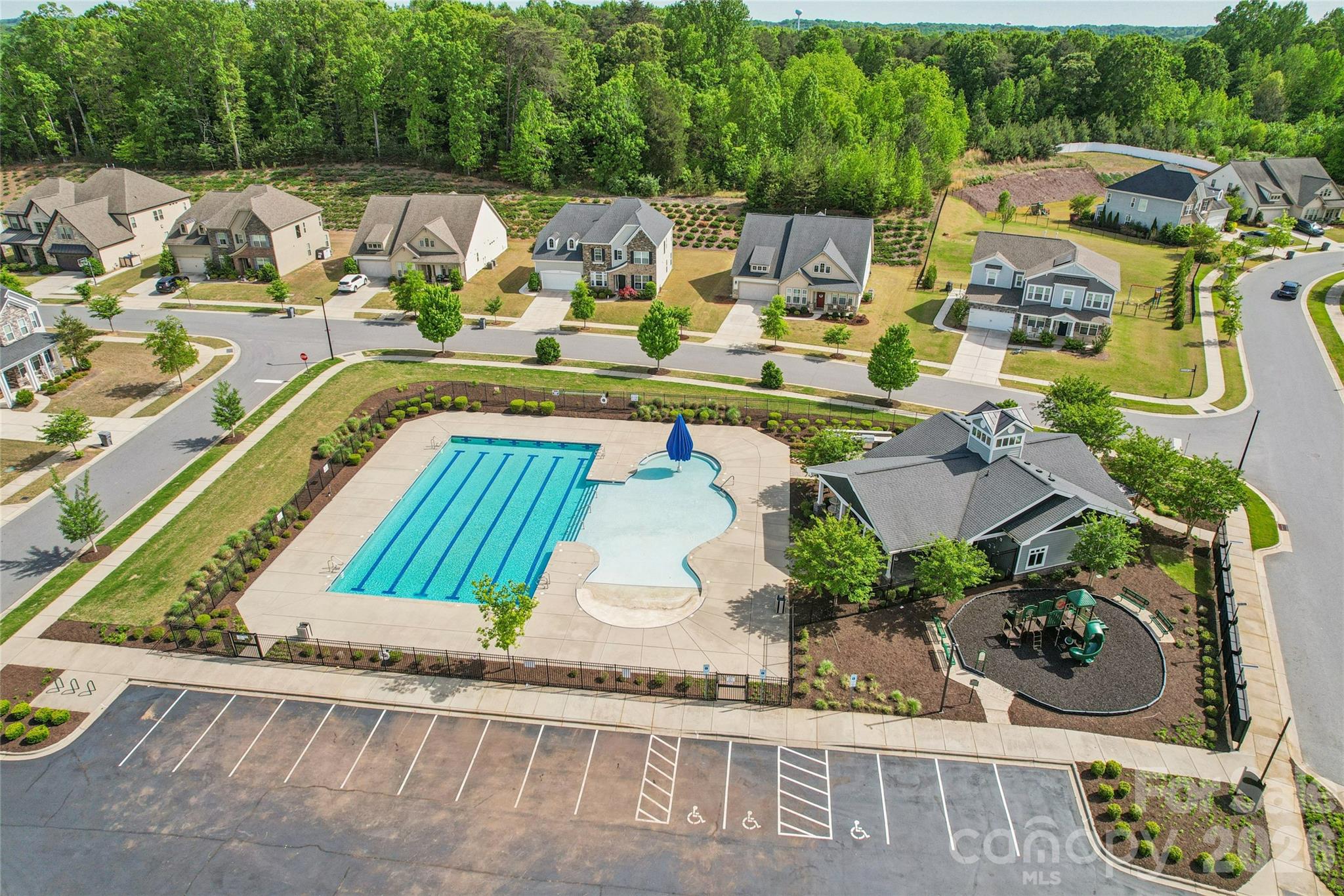 main property photo 40