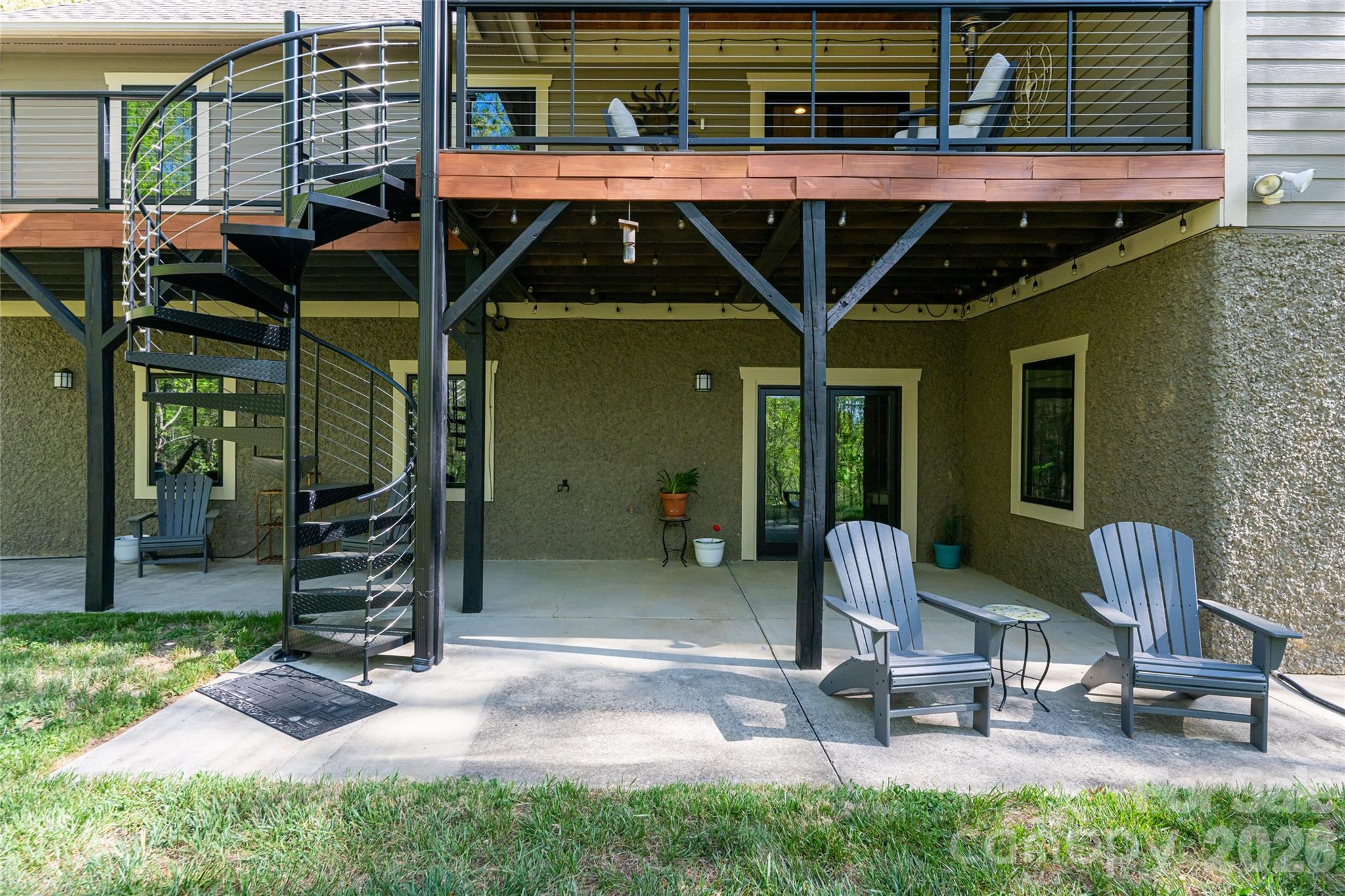 main property photo 40