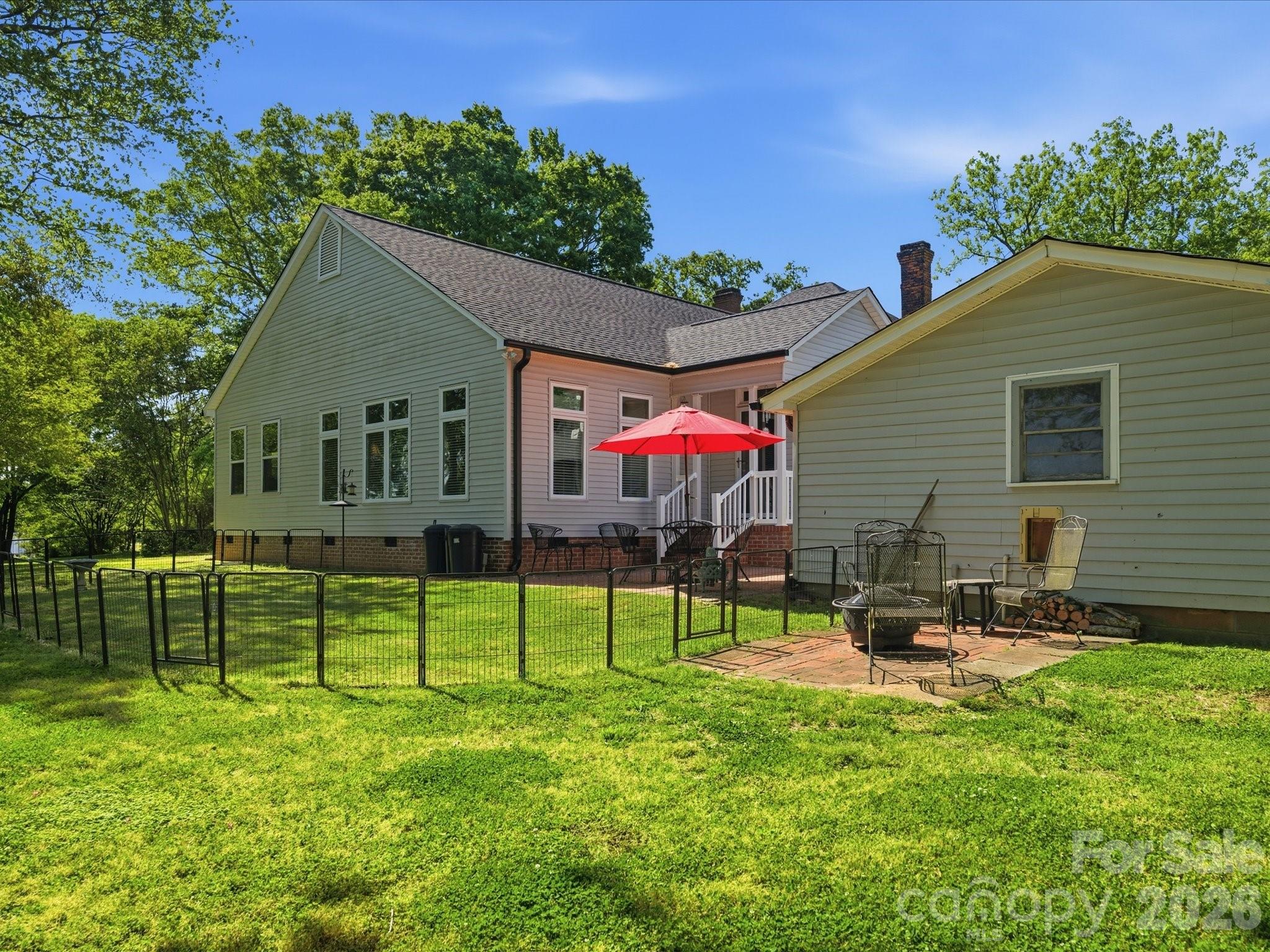 main property photo 40