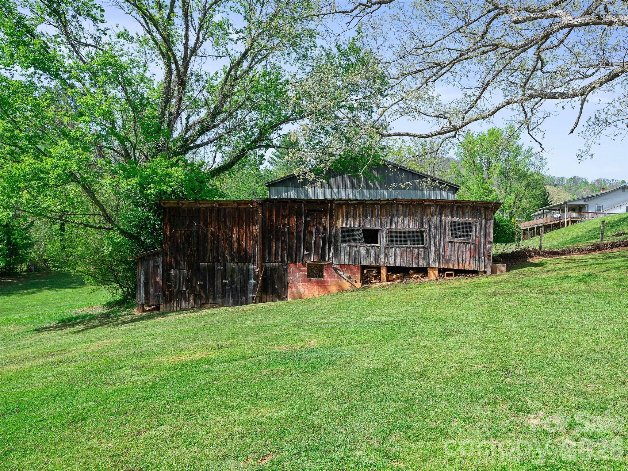 main property photo 28
