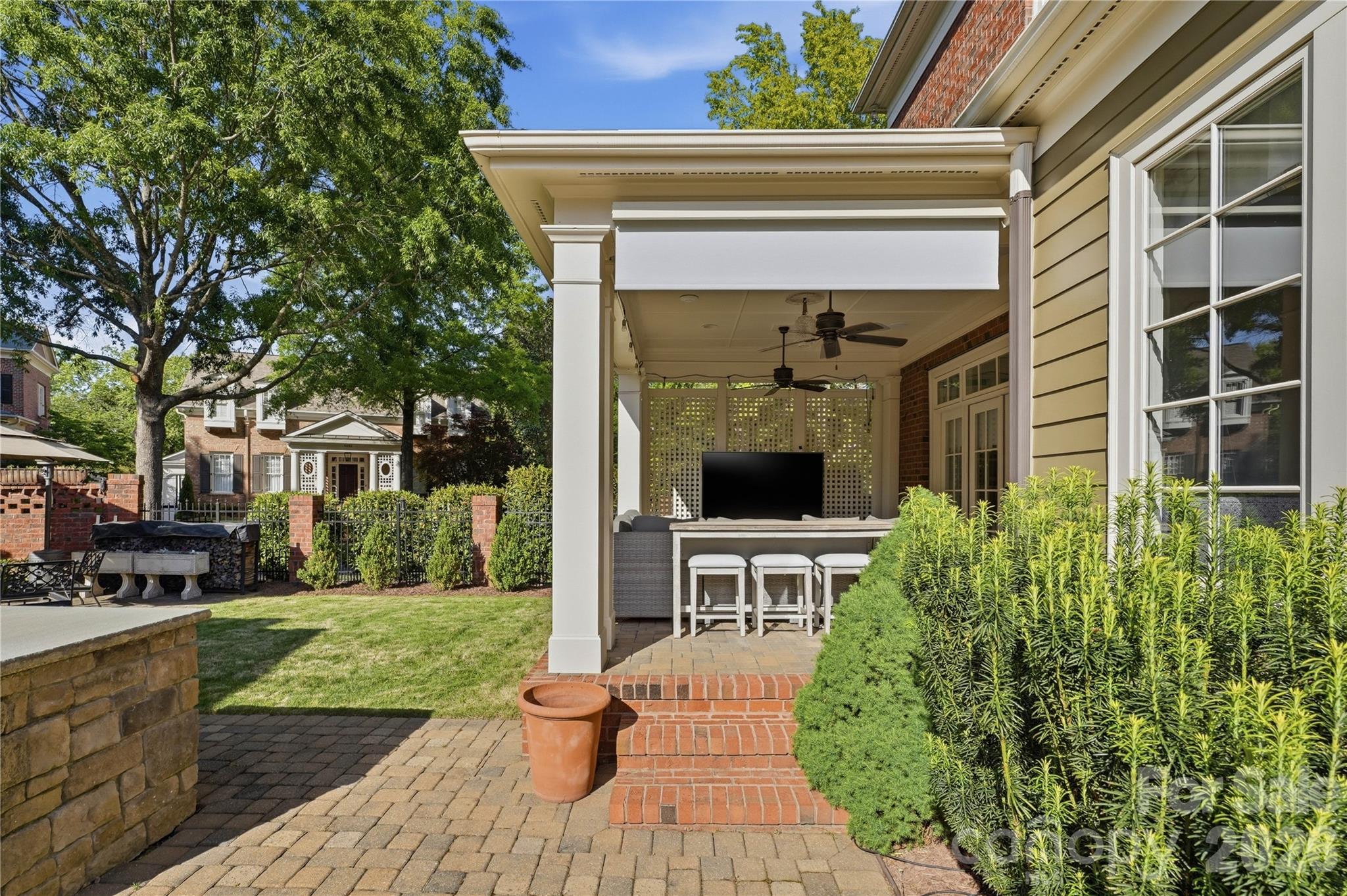 main property photo 34