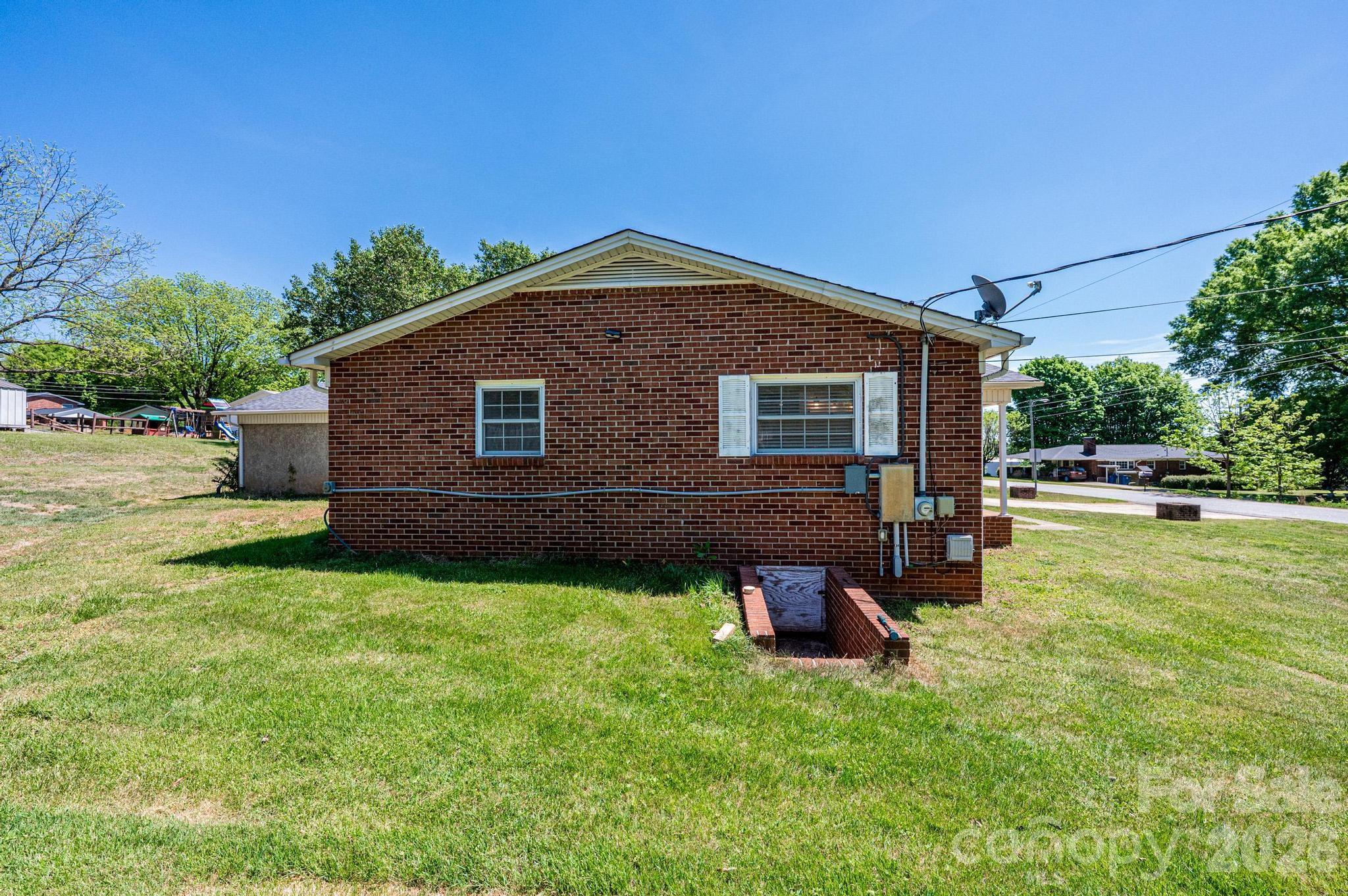 main property photo 37