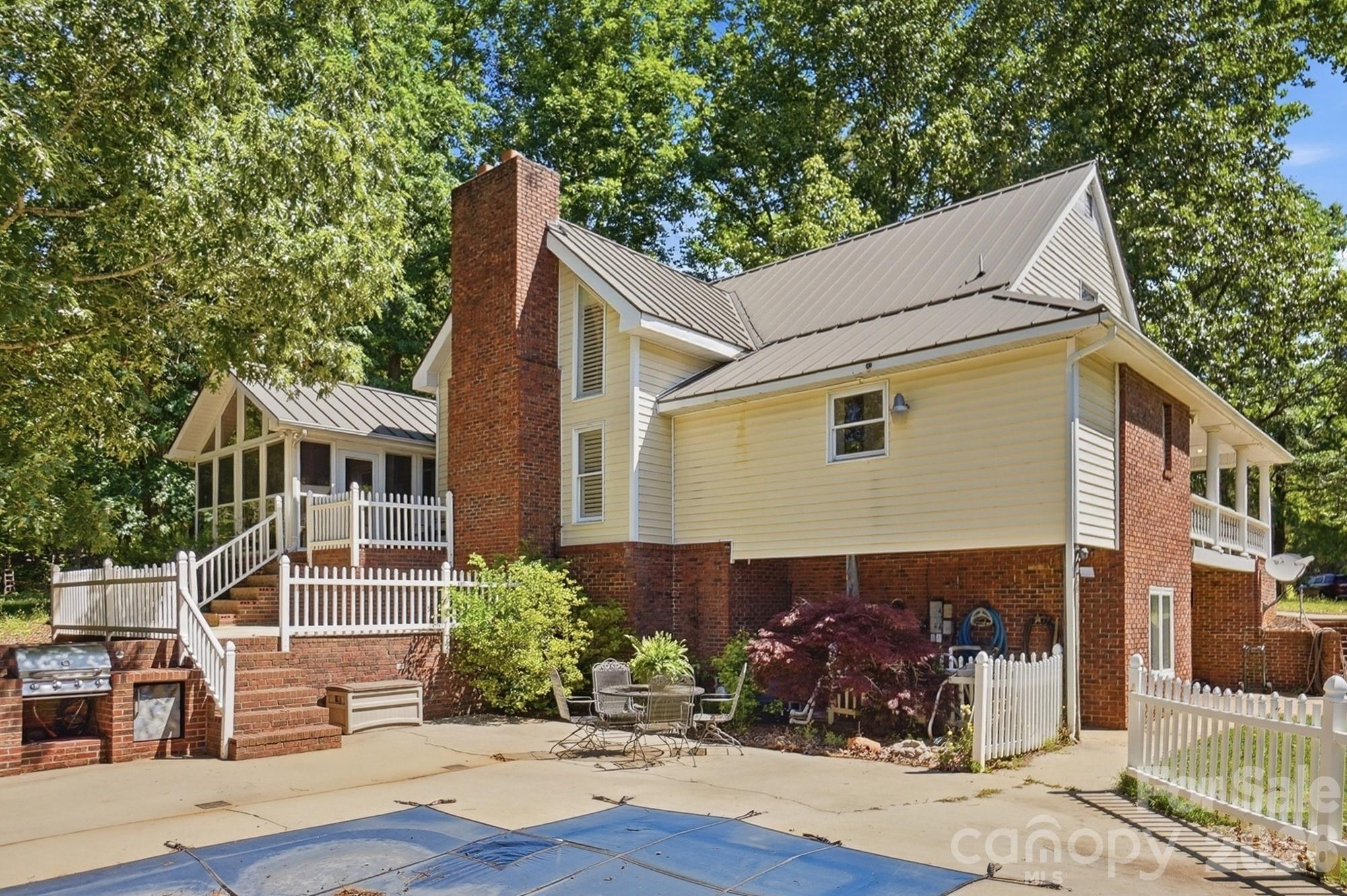 main property photo 43