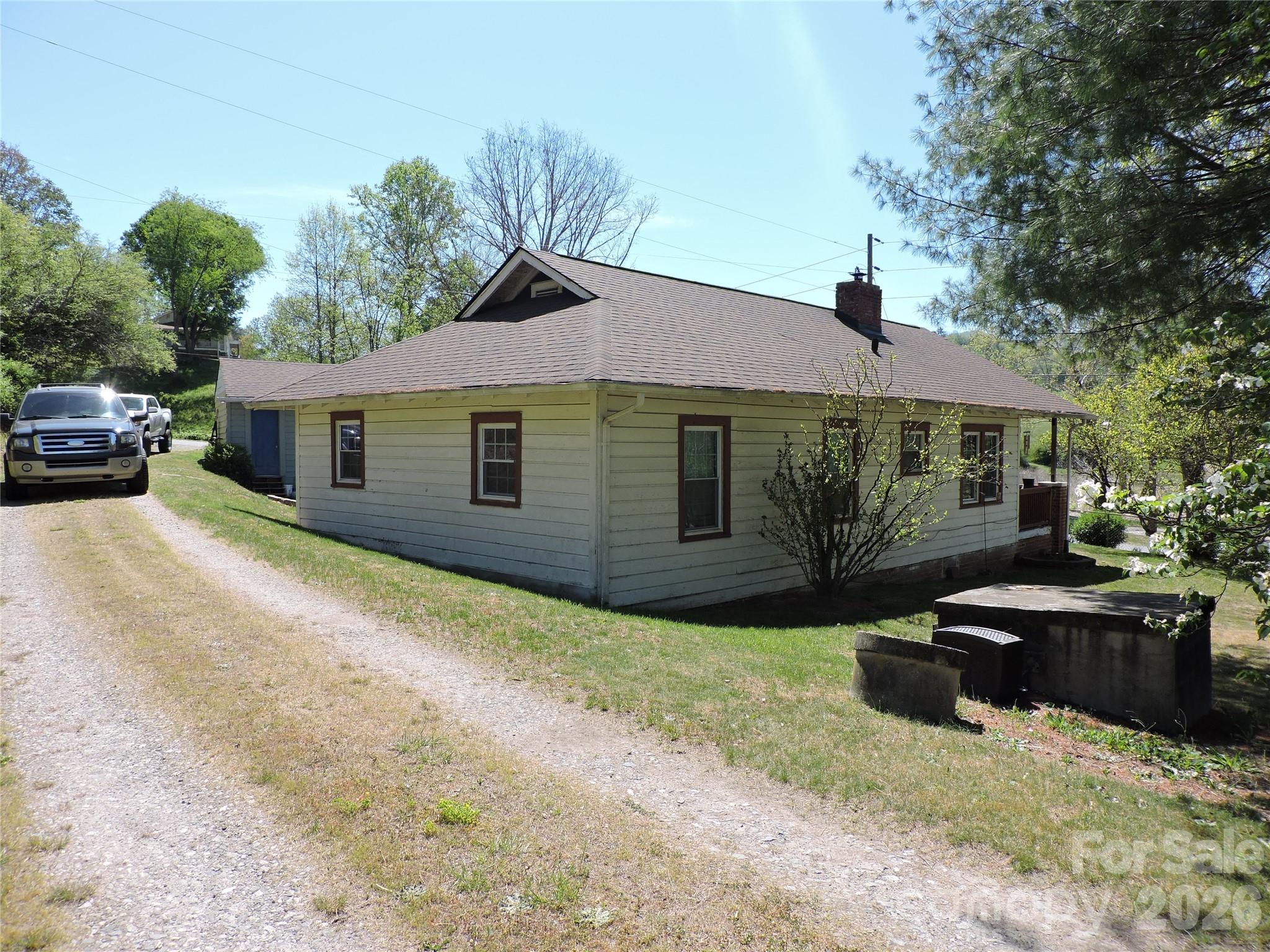 main property photo 4