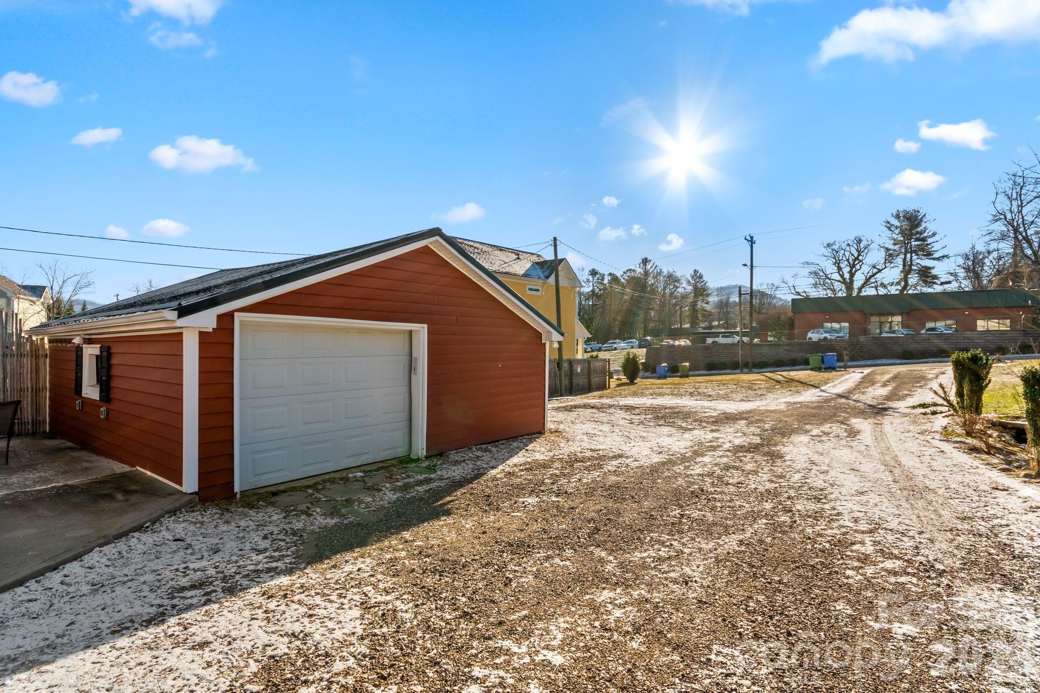 main property photo 31