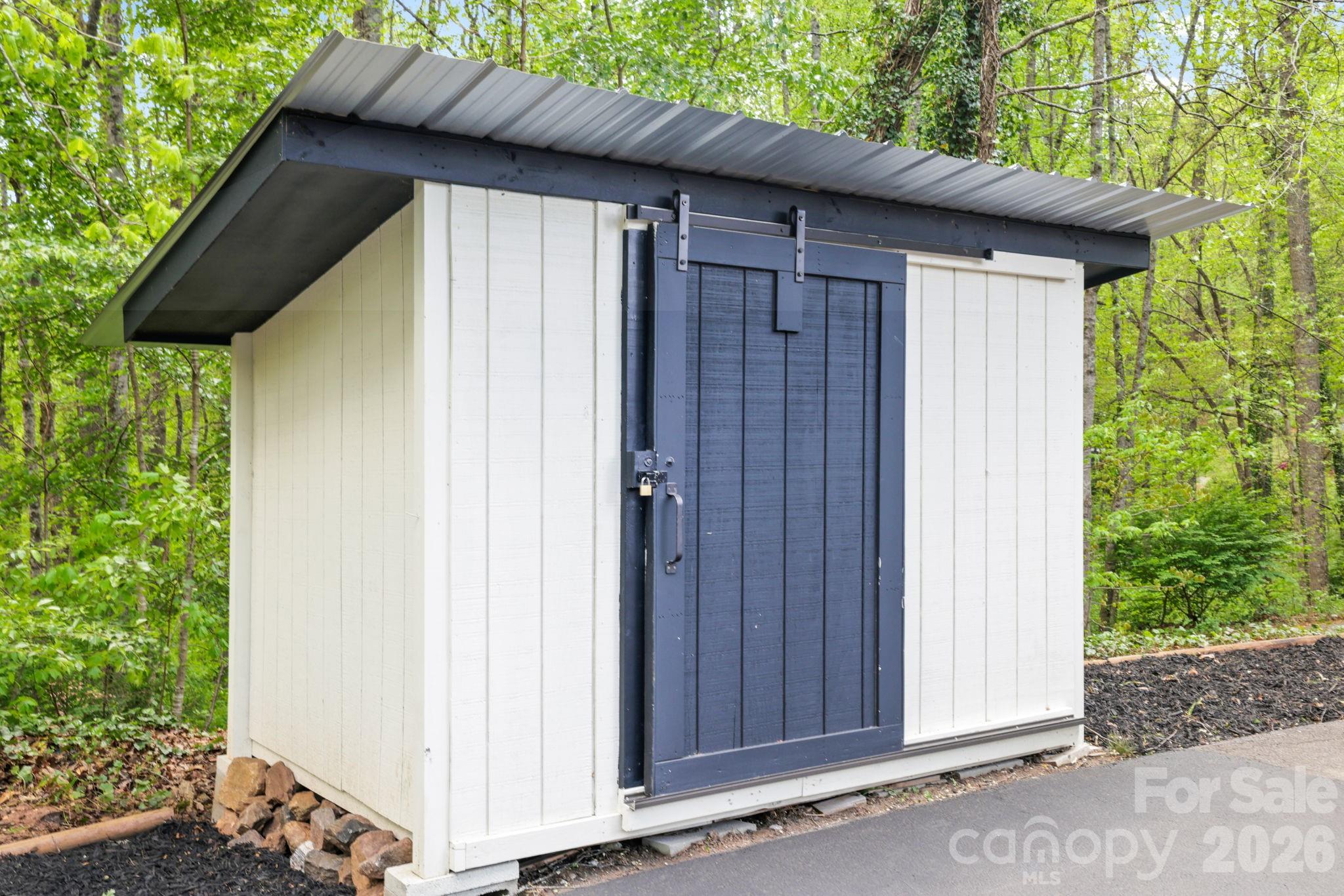 main property photo 30