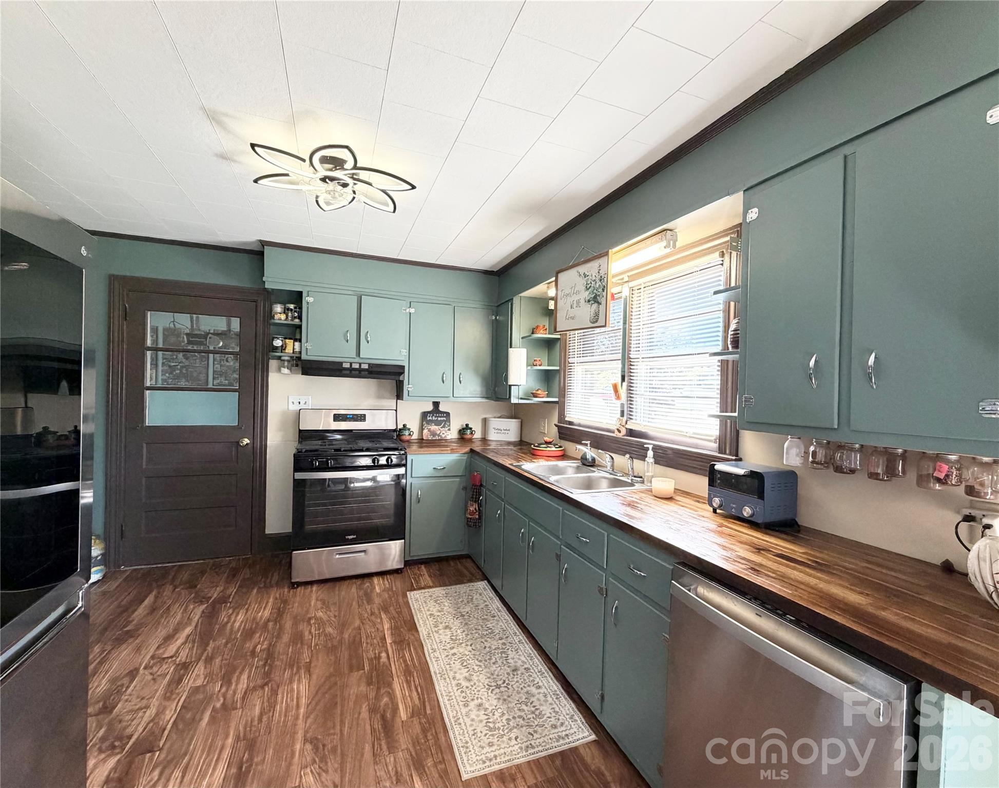 main property photo 11