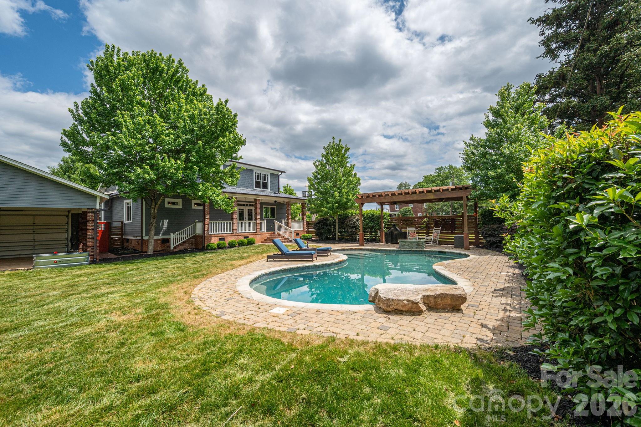 main property photo 5