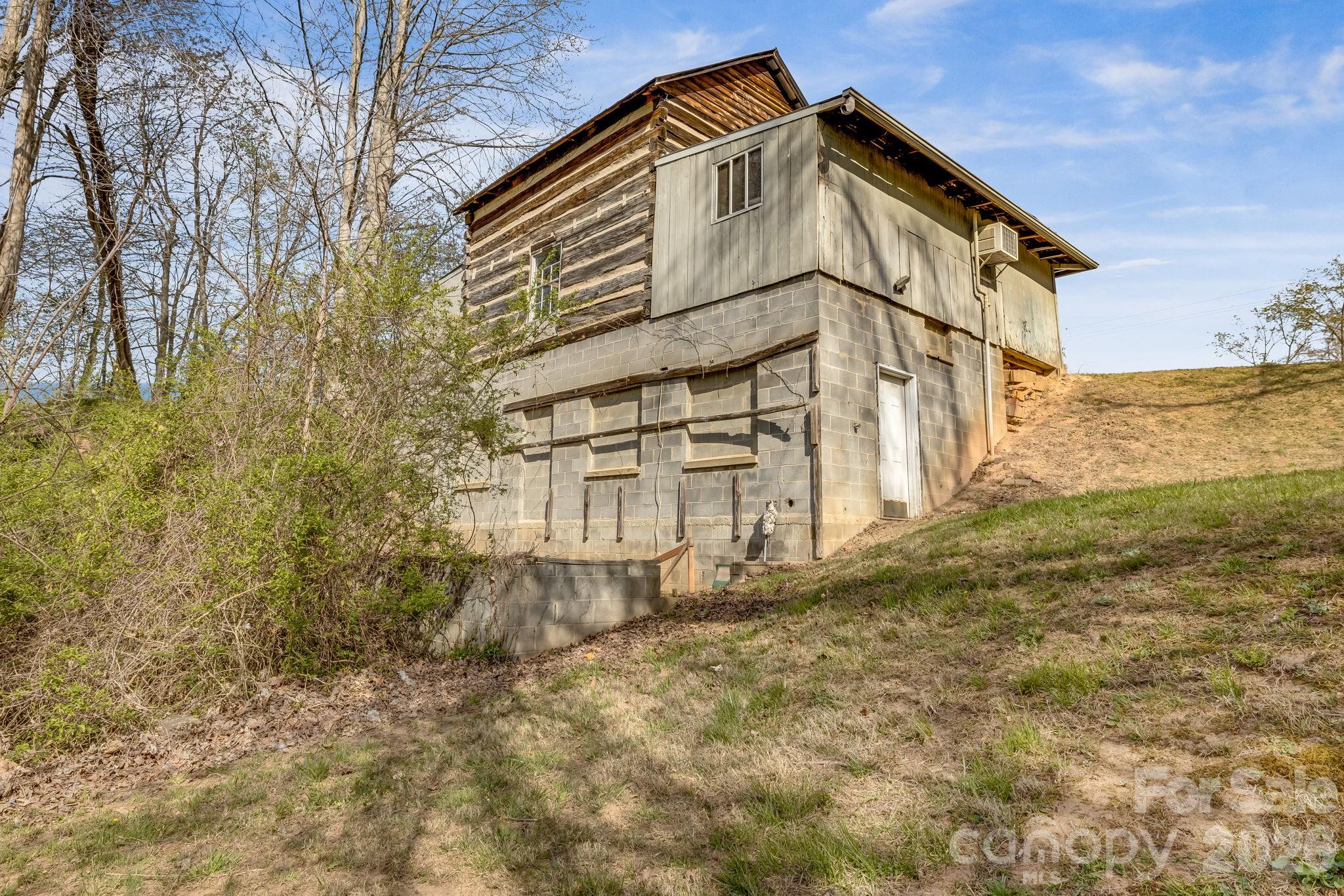 main property photo 13