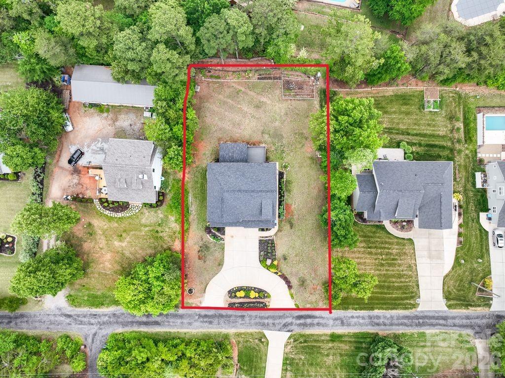 main property photo 40