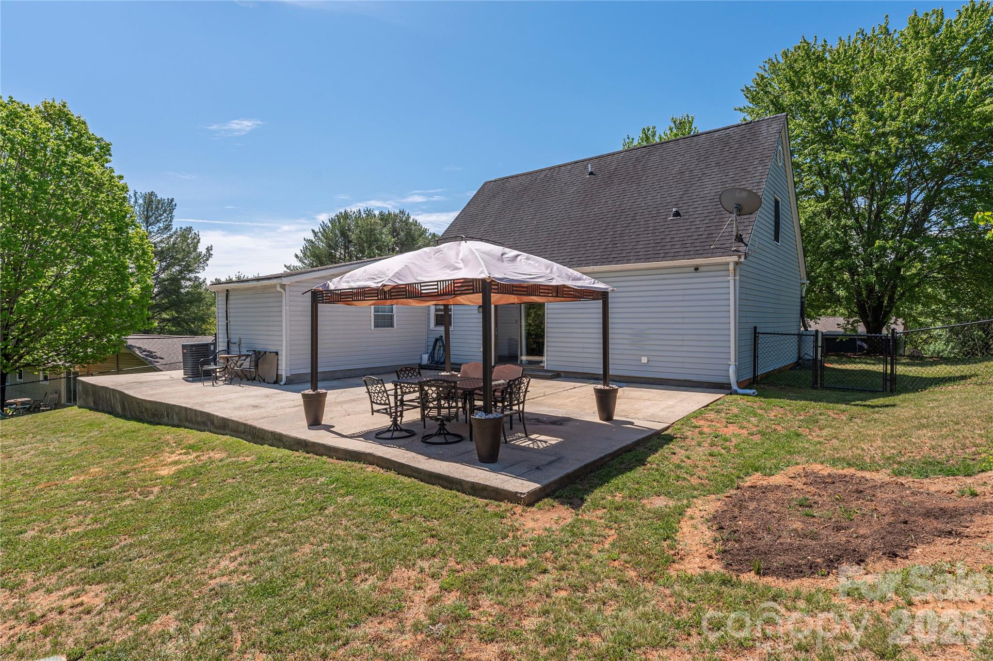 main property photo 19