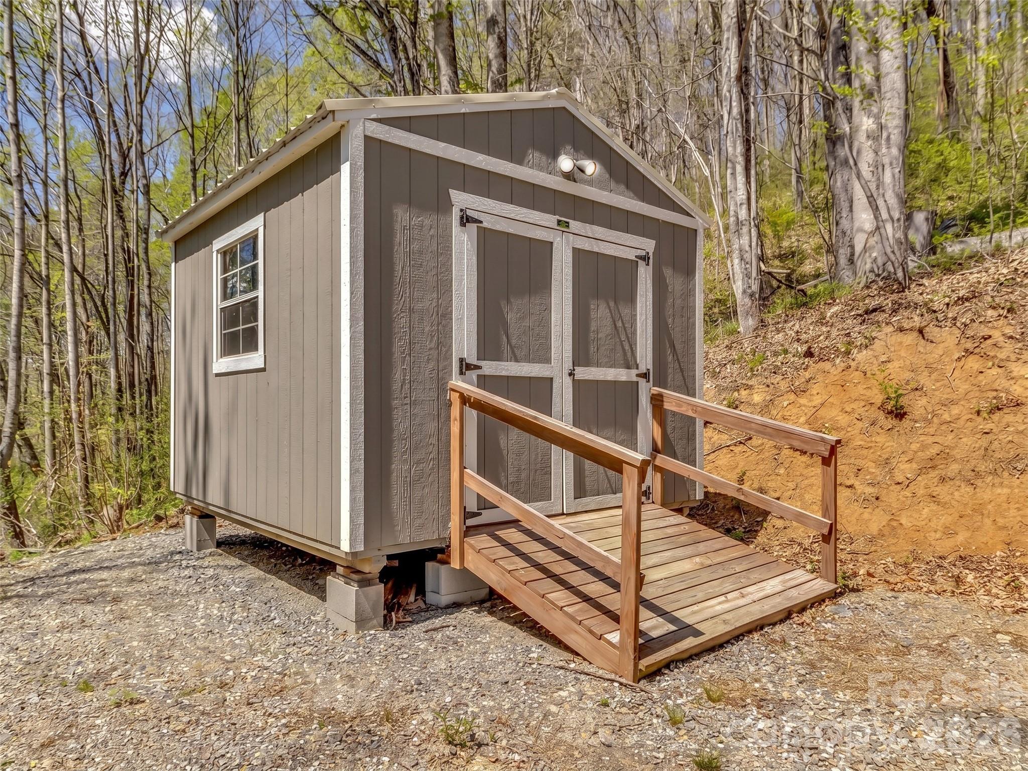 main property photo 33