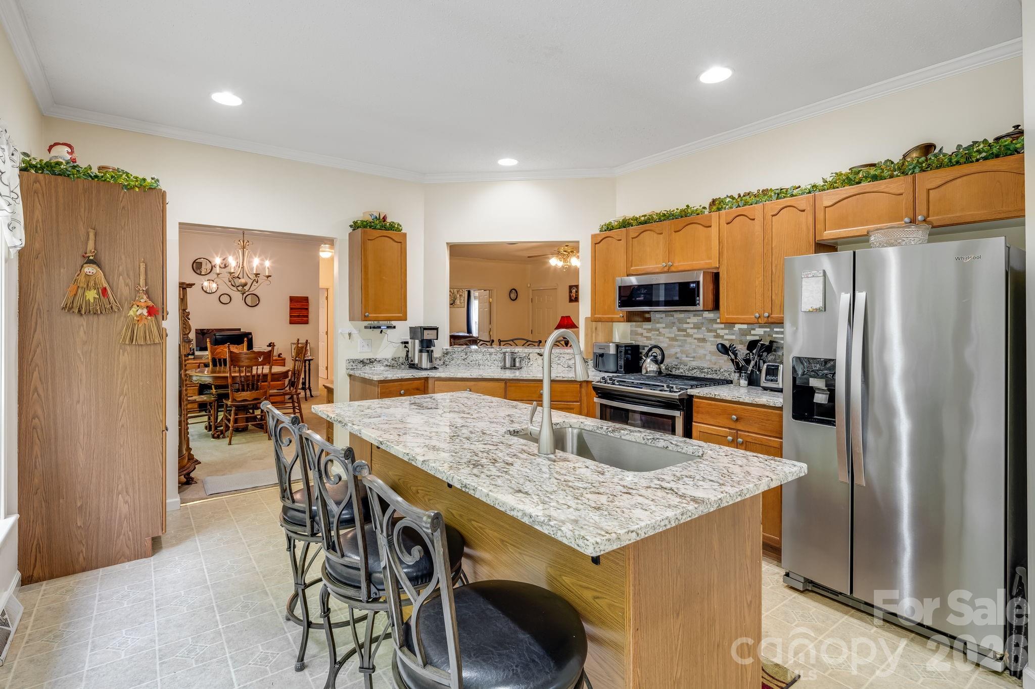 main property photo 6