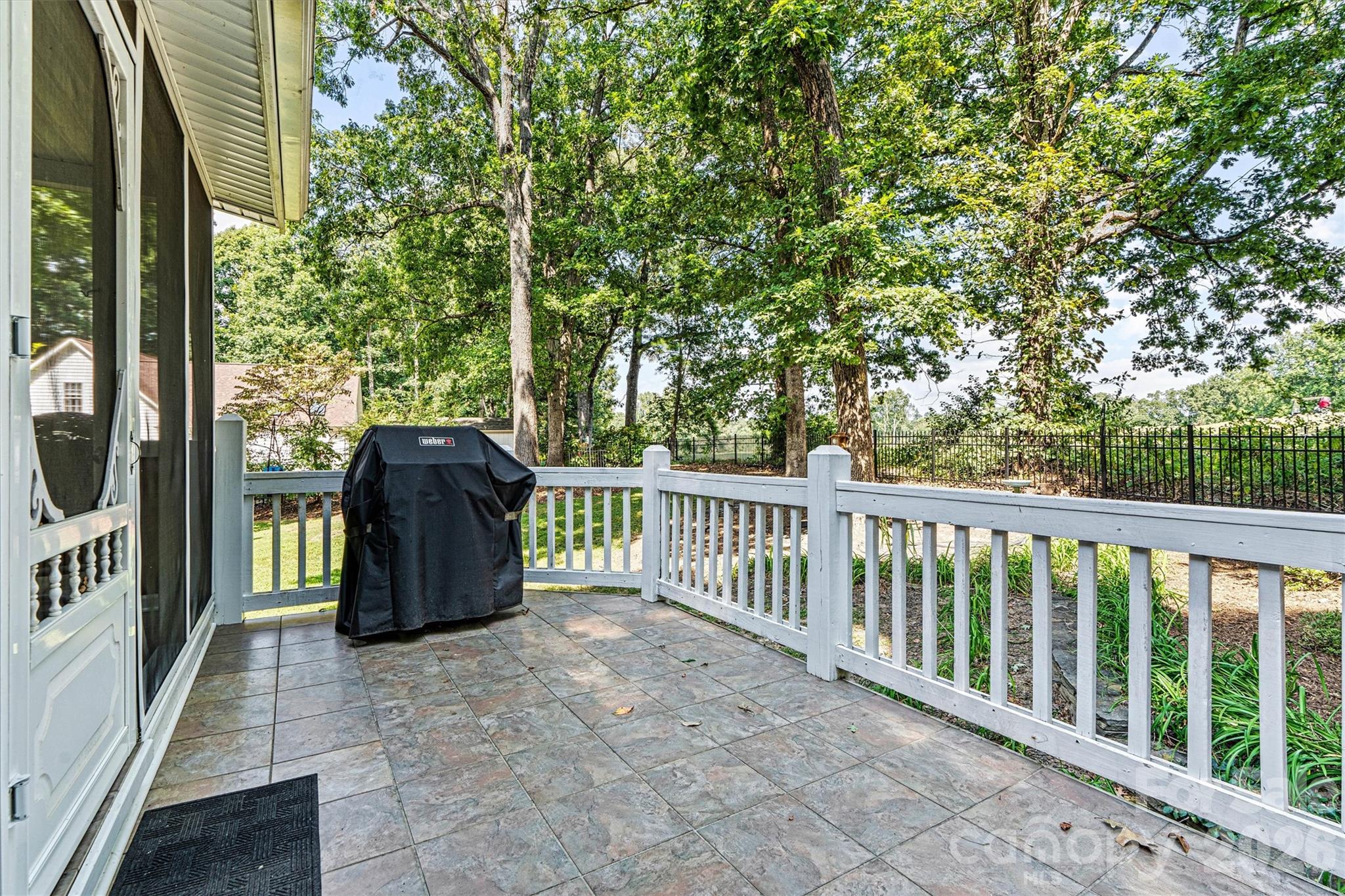 main property photo 40
