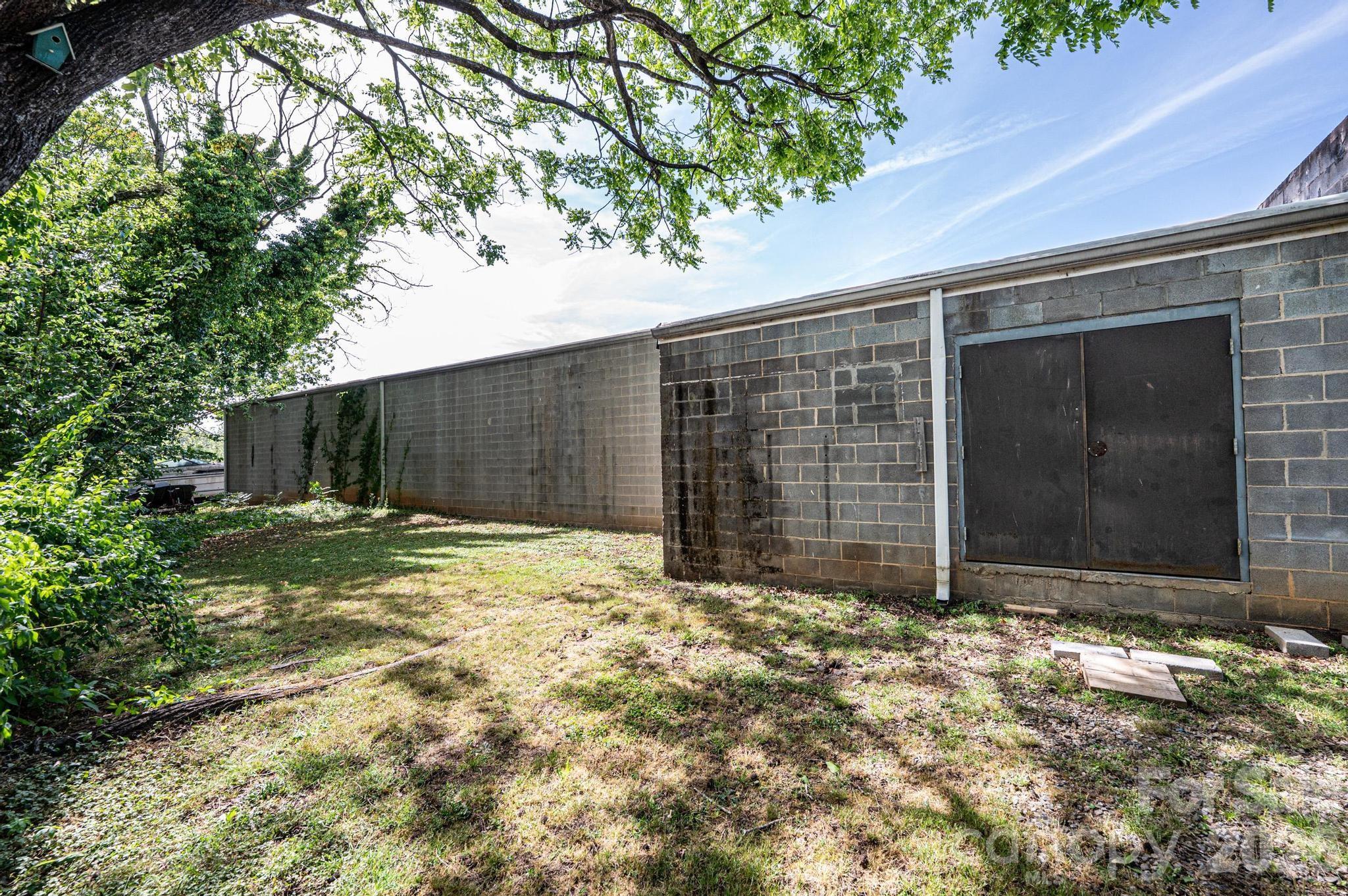 main property photo 9