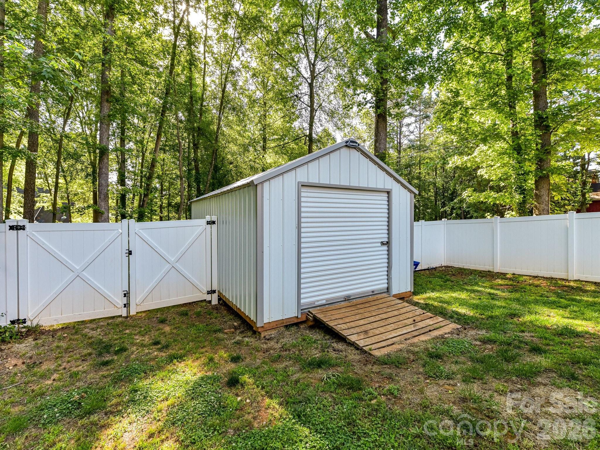 main property photo 34