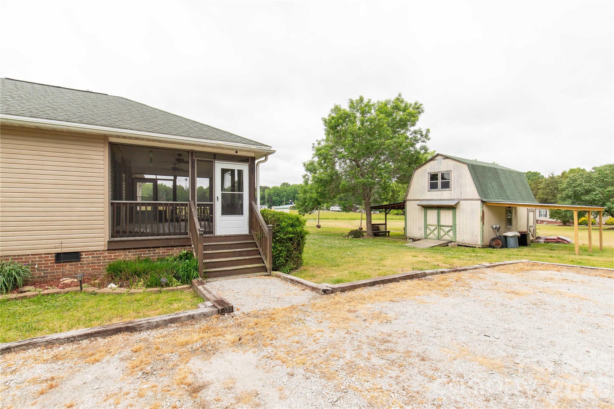 main property photo 25