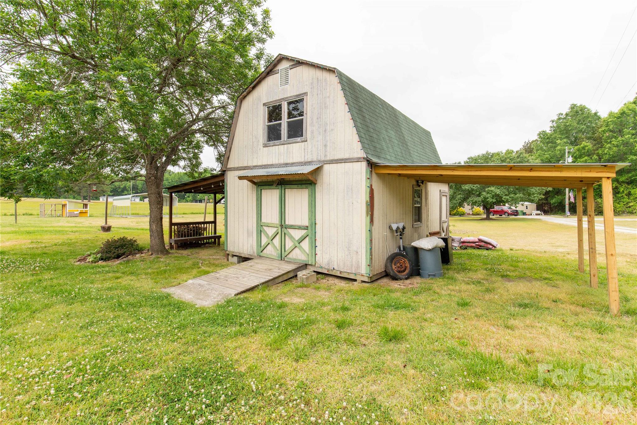 main property photo 28