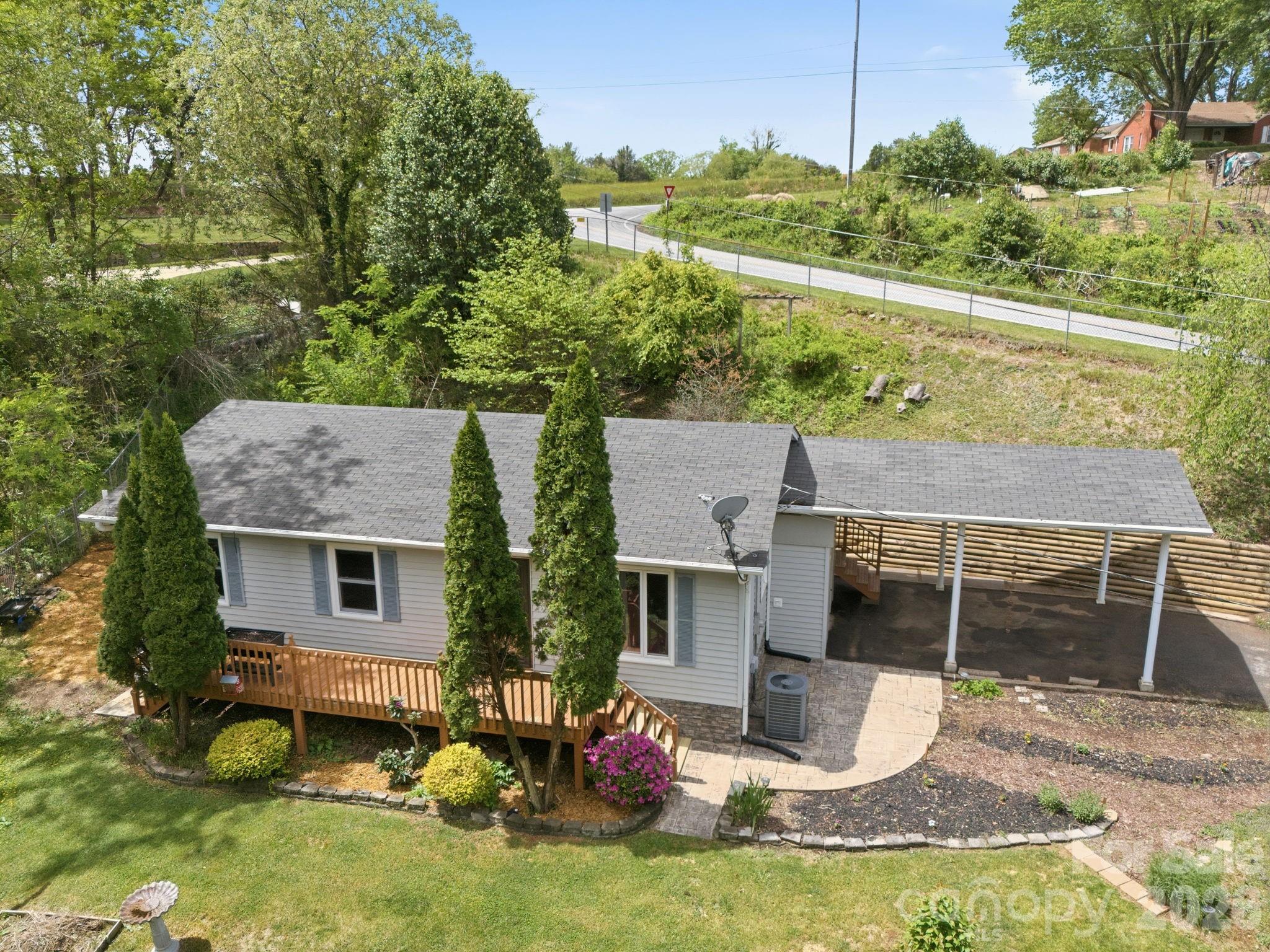 main property photo 19