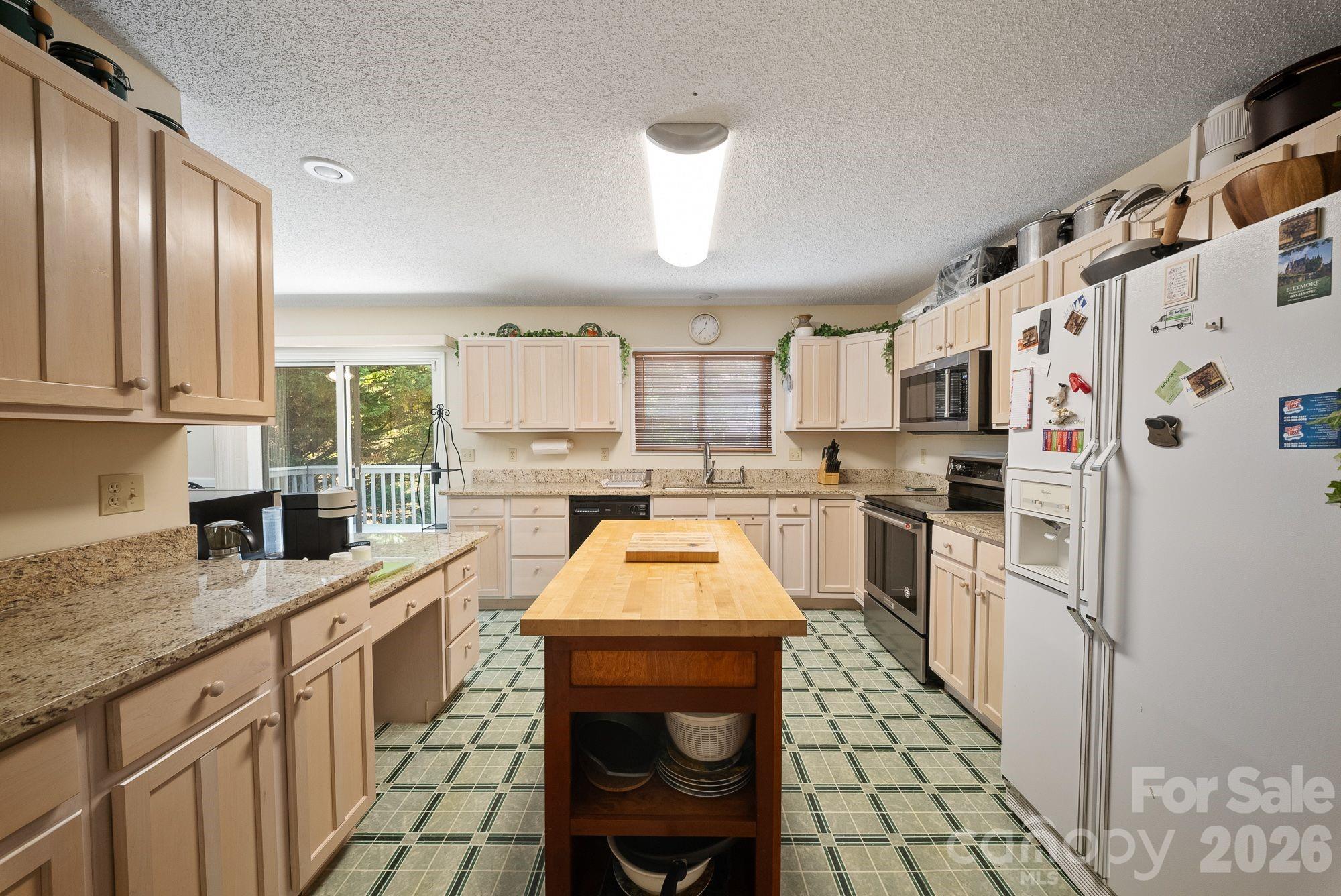 main property photo 10
