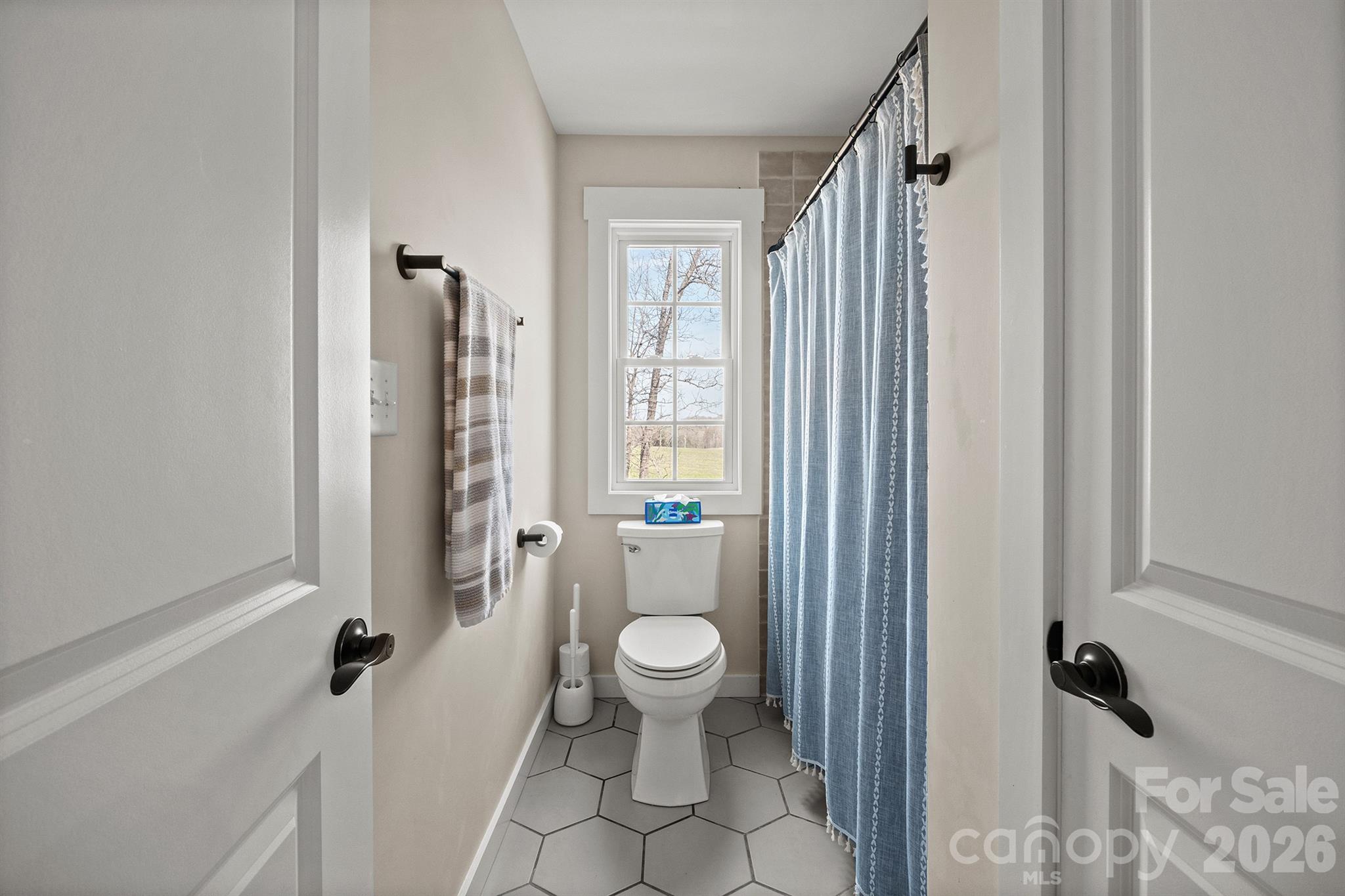 main property photo 40