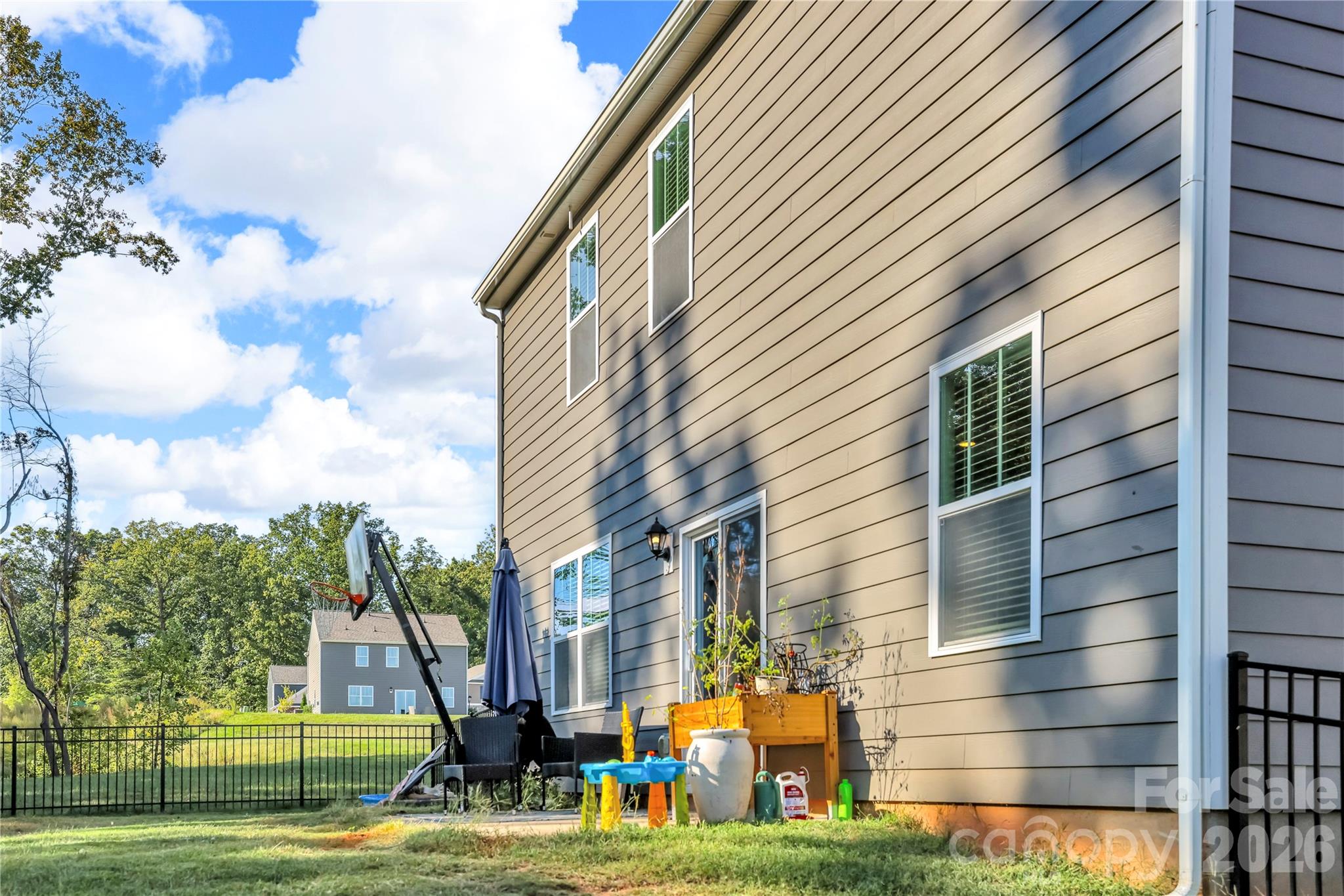main property photo 28