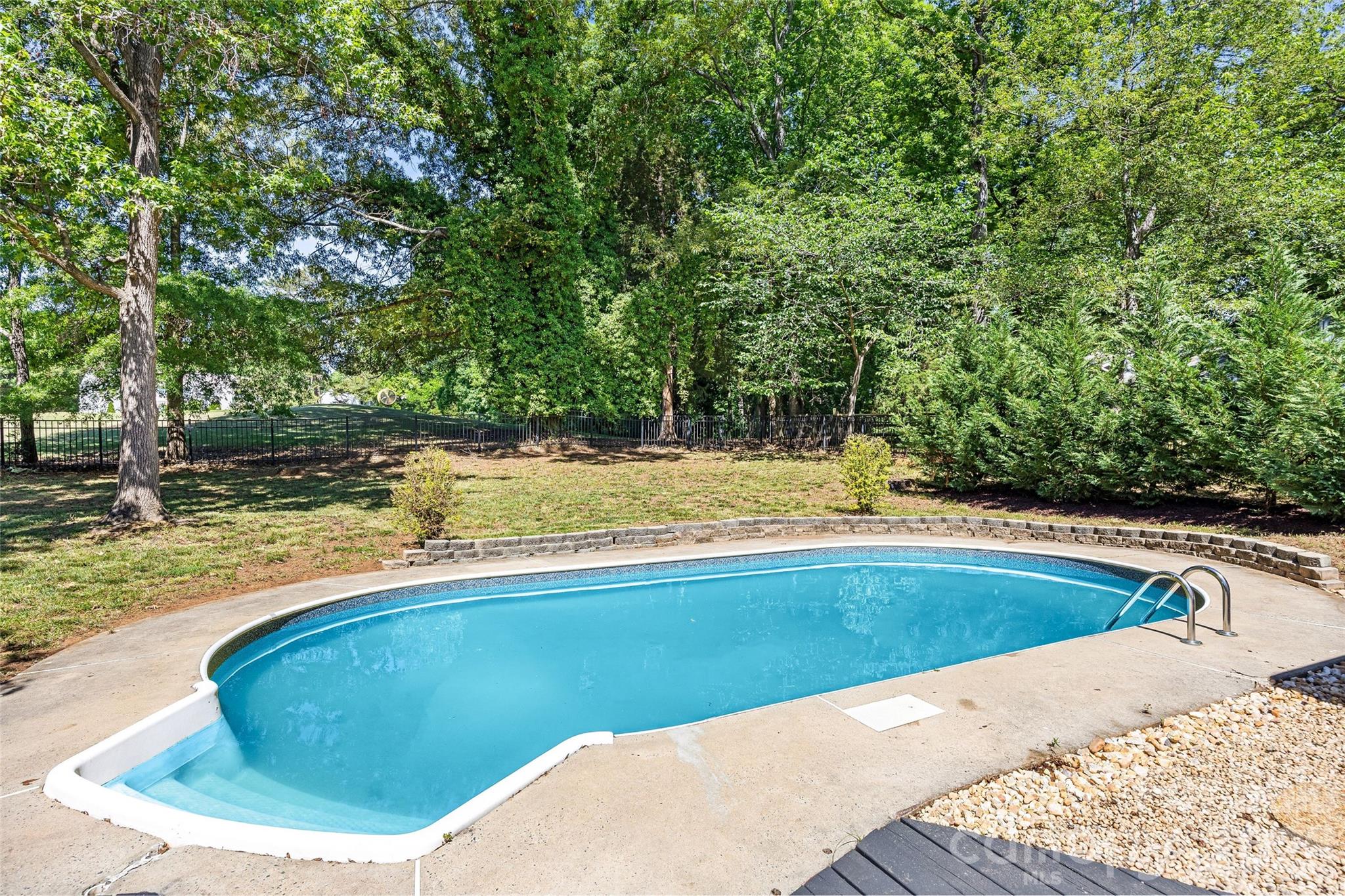 main property photo 31