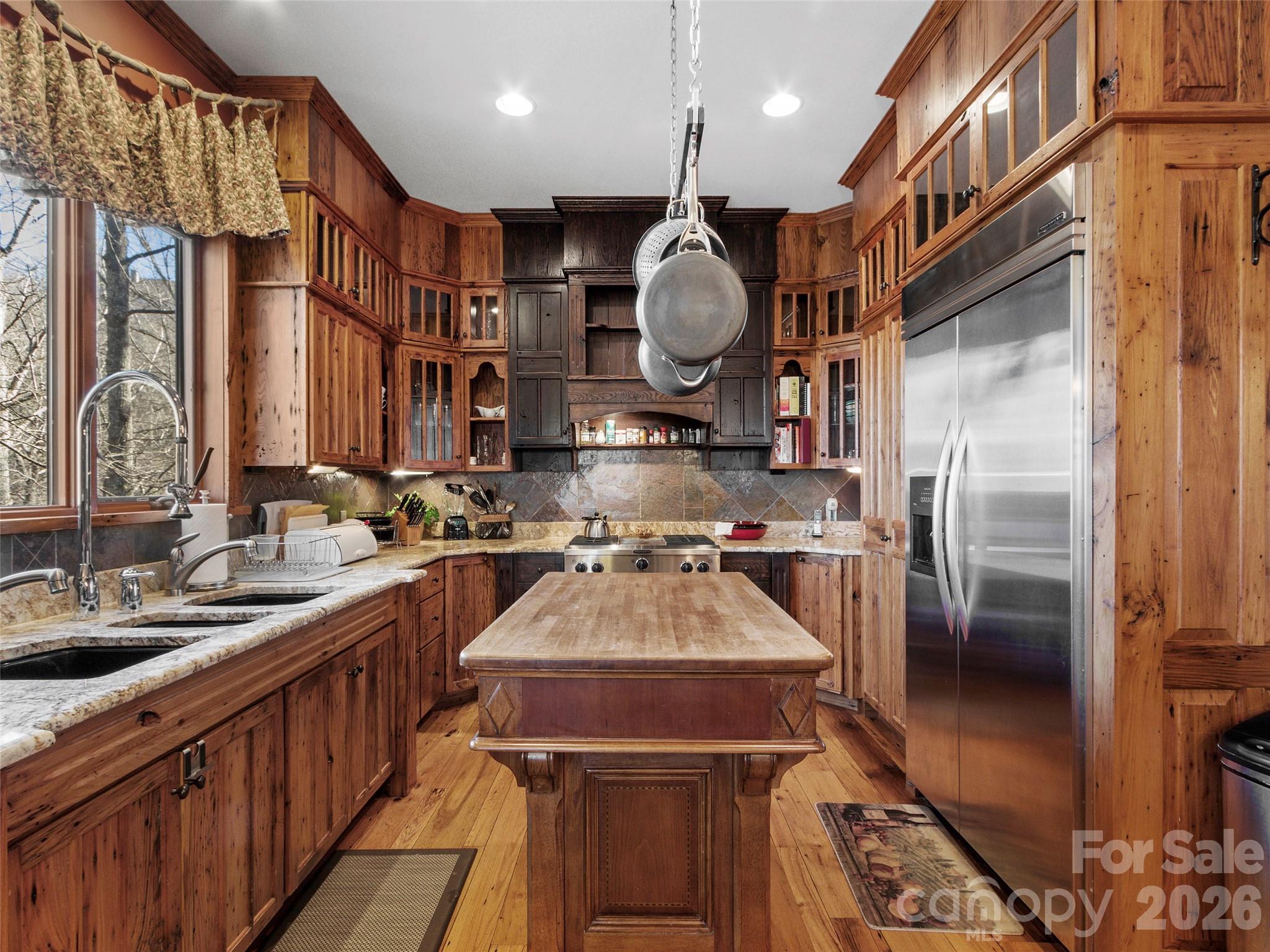 main property photo 11