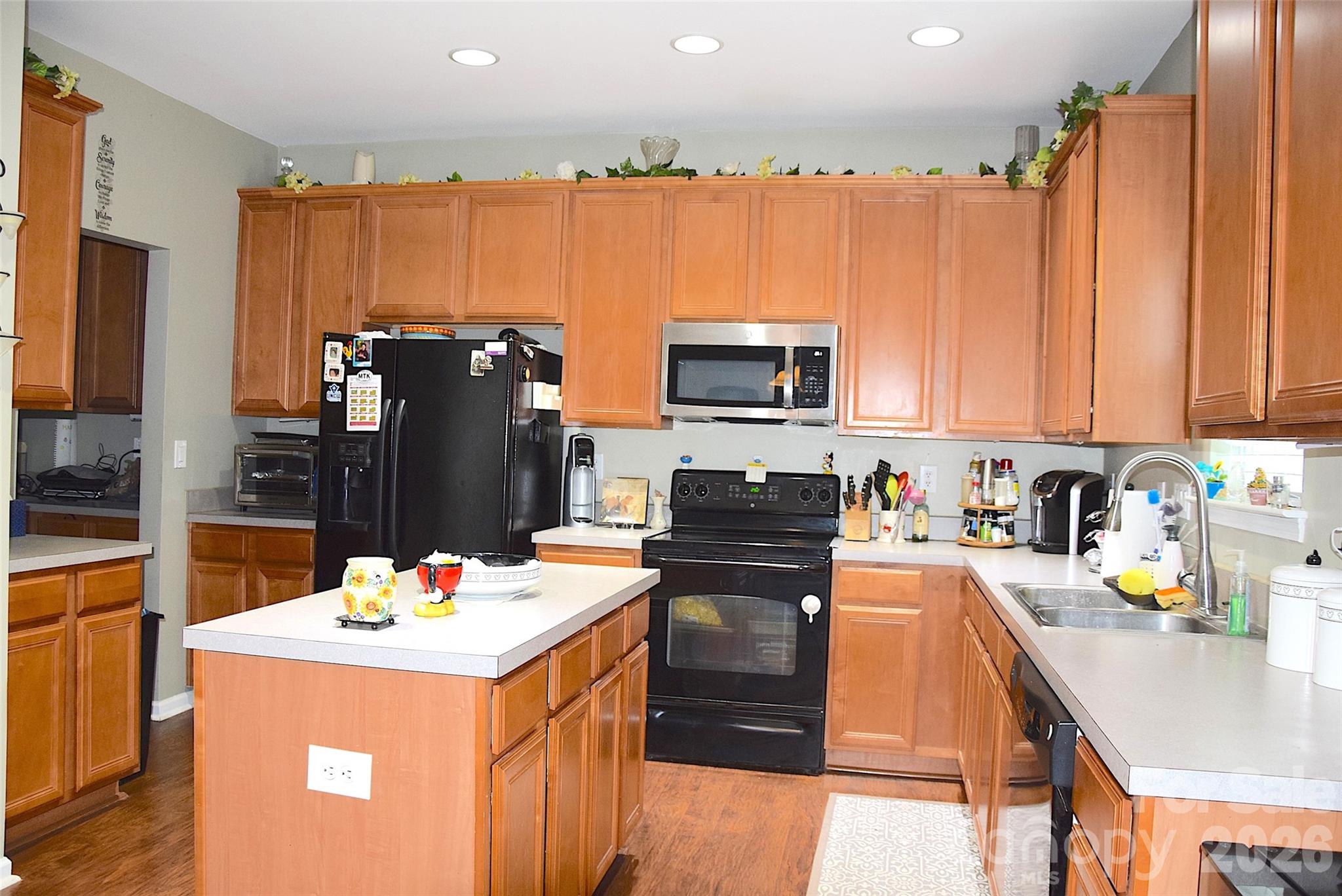 main property photo 6