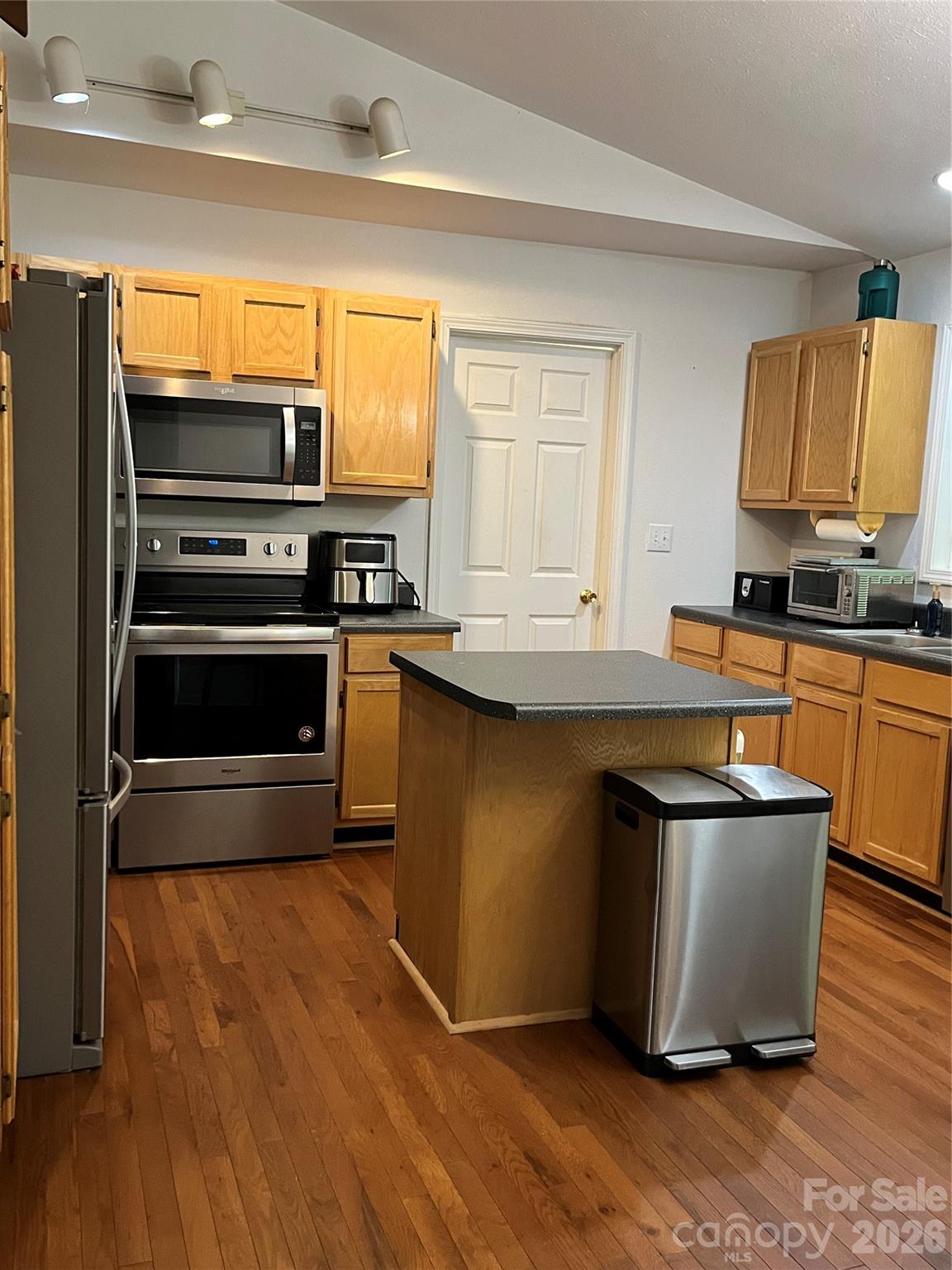 main property photo 16