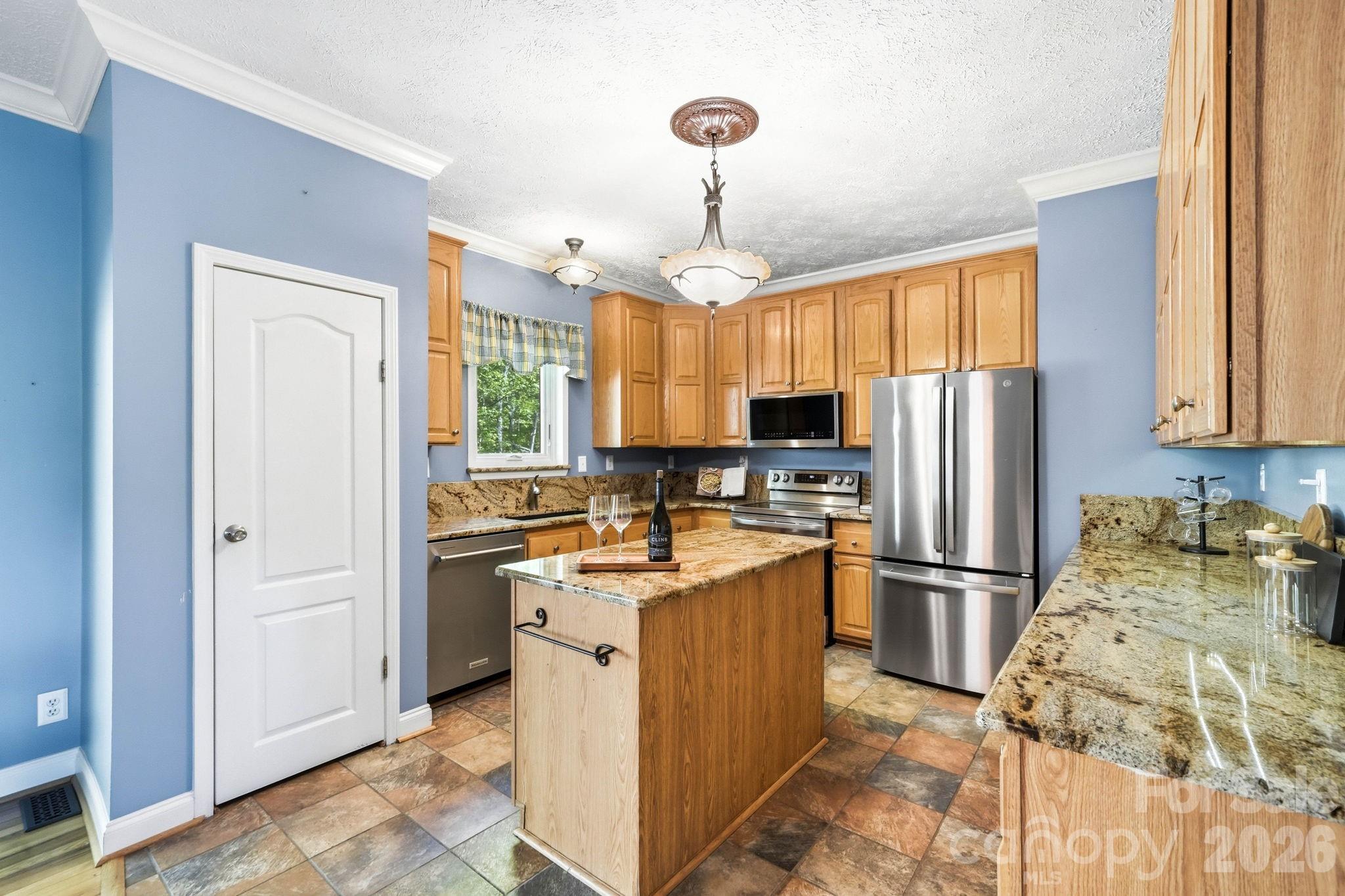 main property photo 12