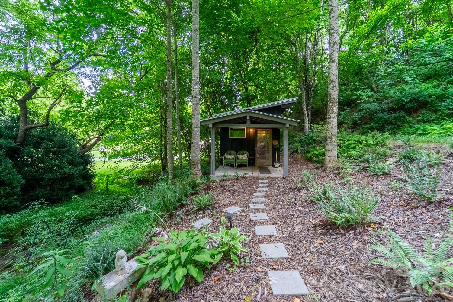 main property photo 40
