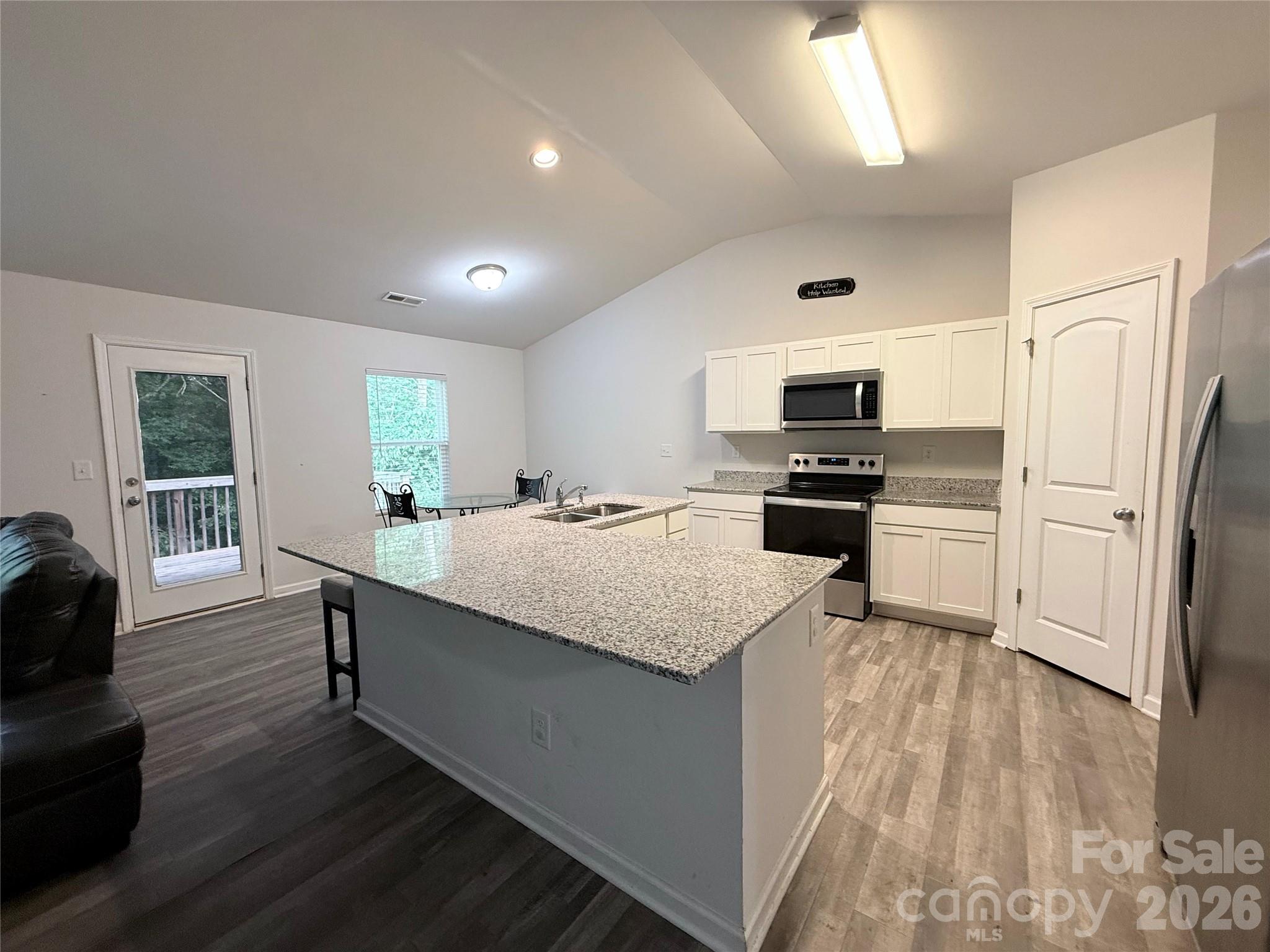 property viewer photo 15