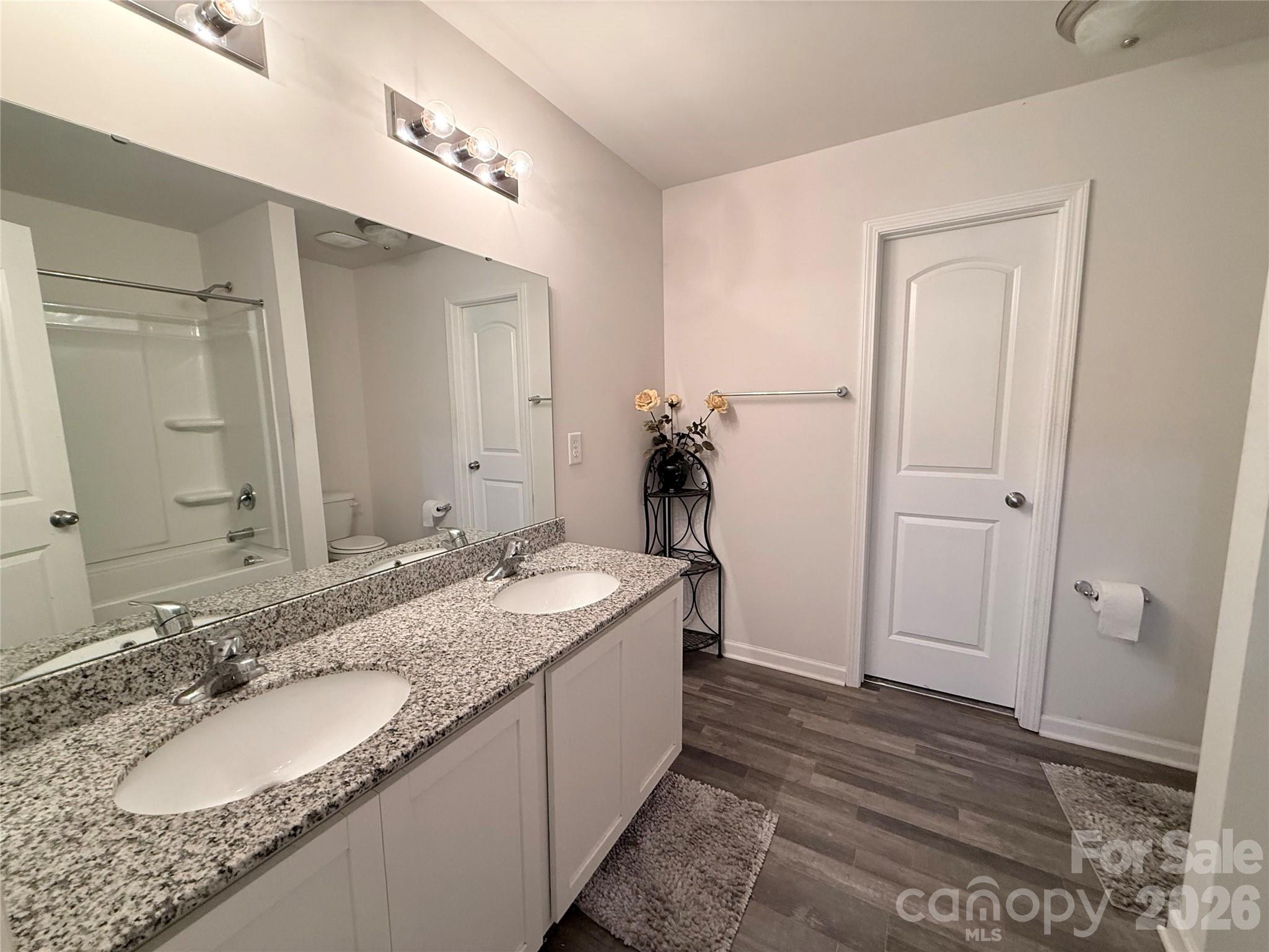 property viewer photo 23
