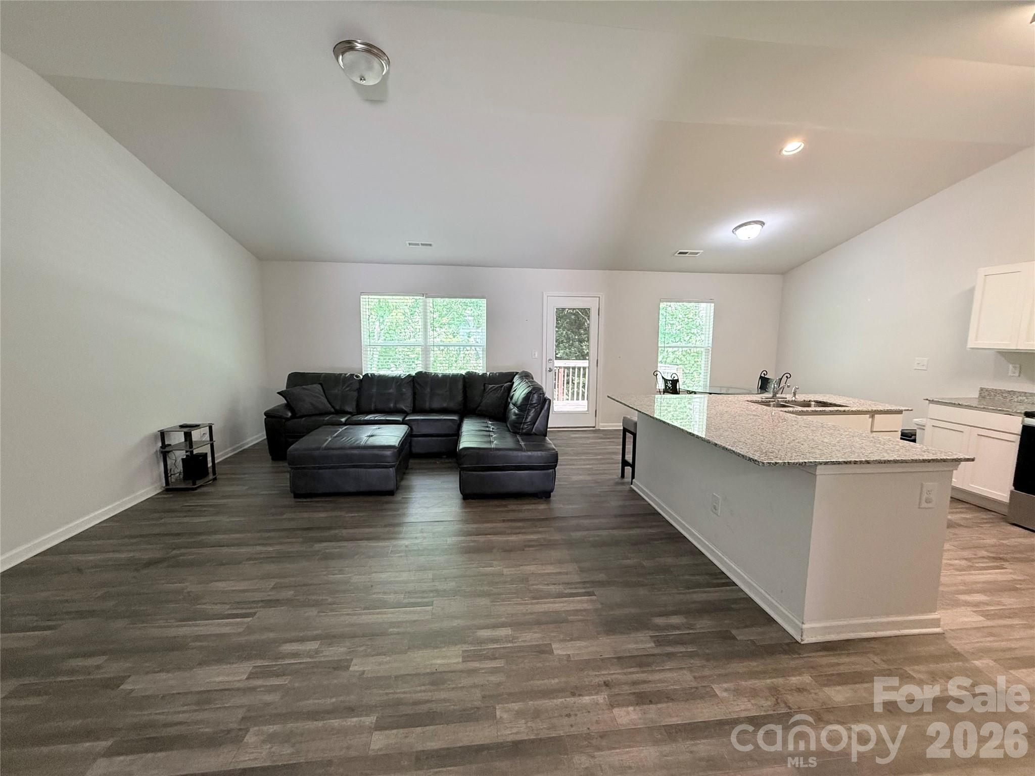 property viewer photo 6